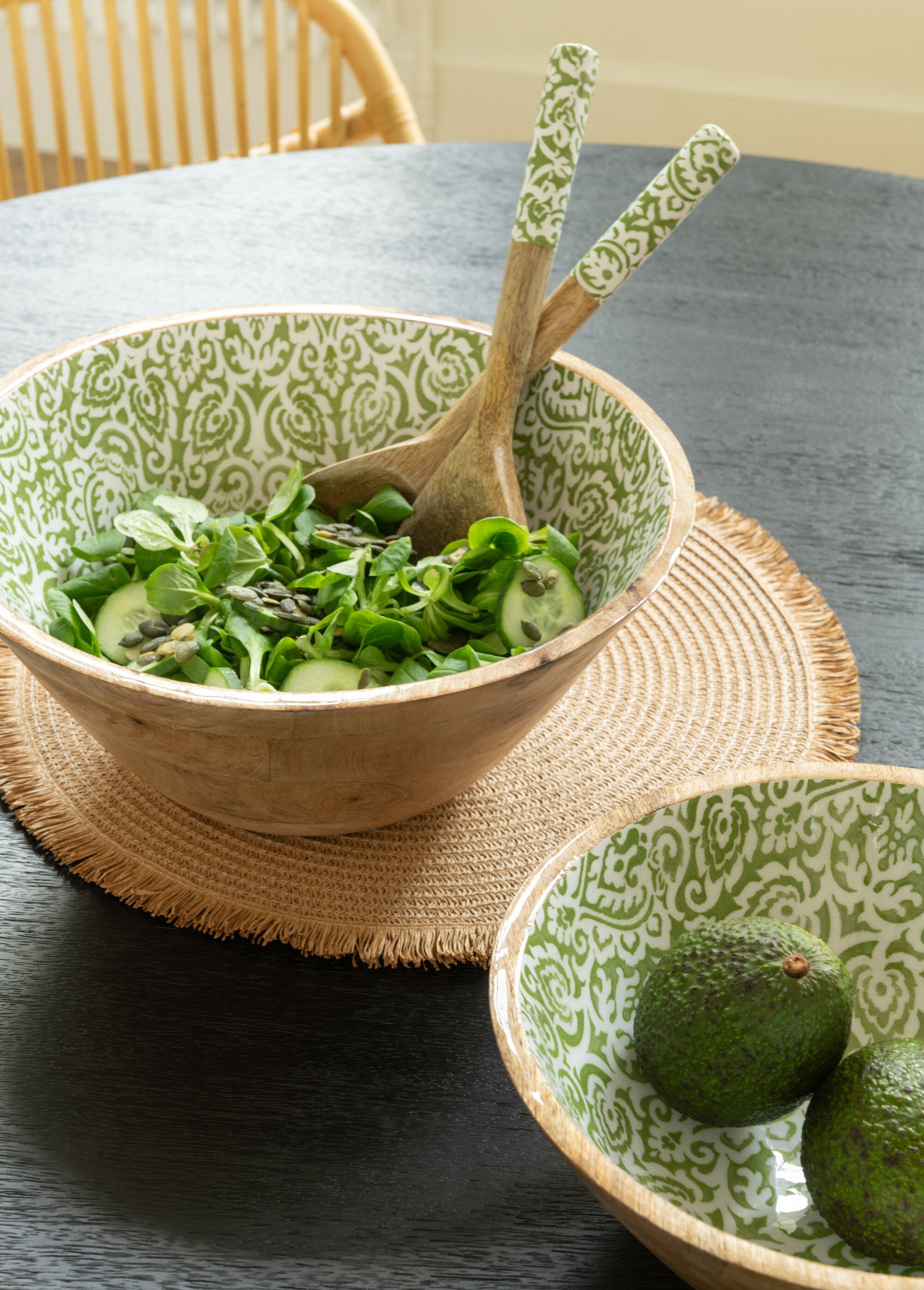 2_couverts_à_salade_bois_décor_arabesques_Beige_et_vert_DE1_slim