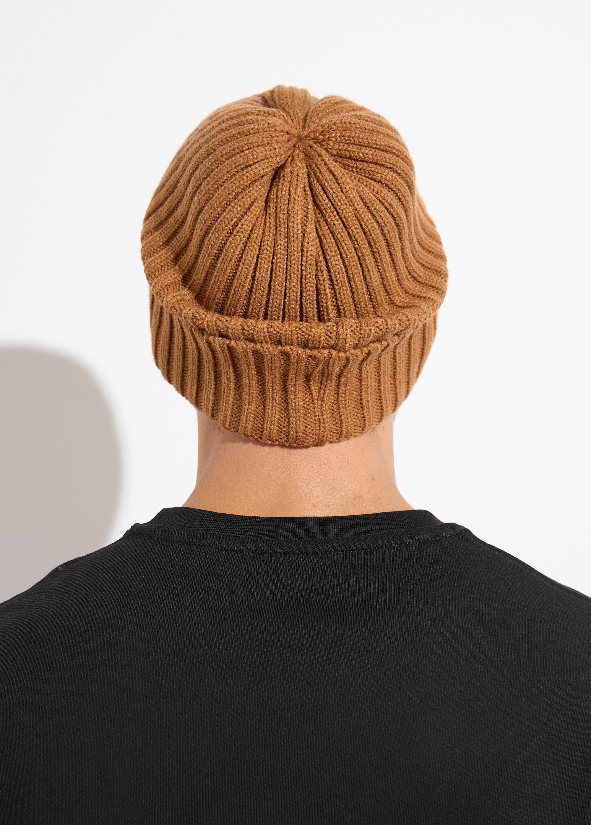 Bonnet_en_maille_cotelée_à_revers_Camel_DO1_slim