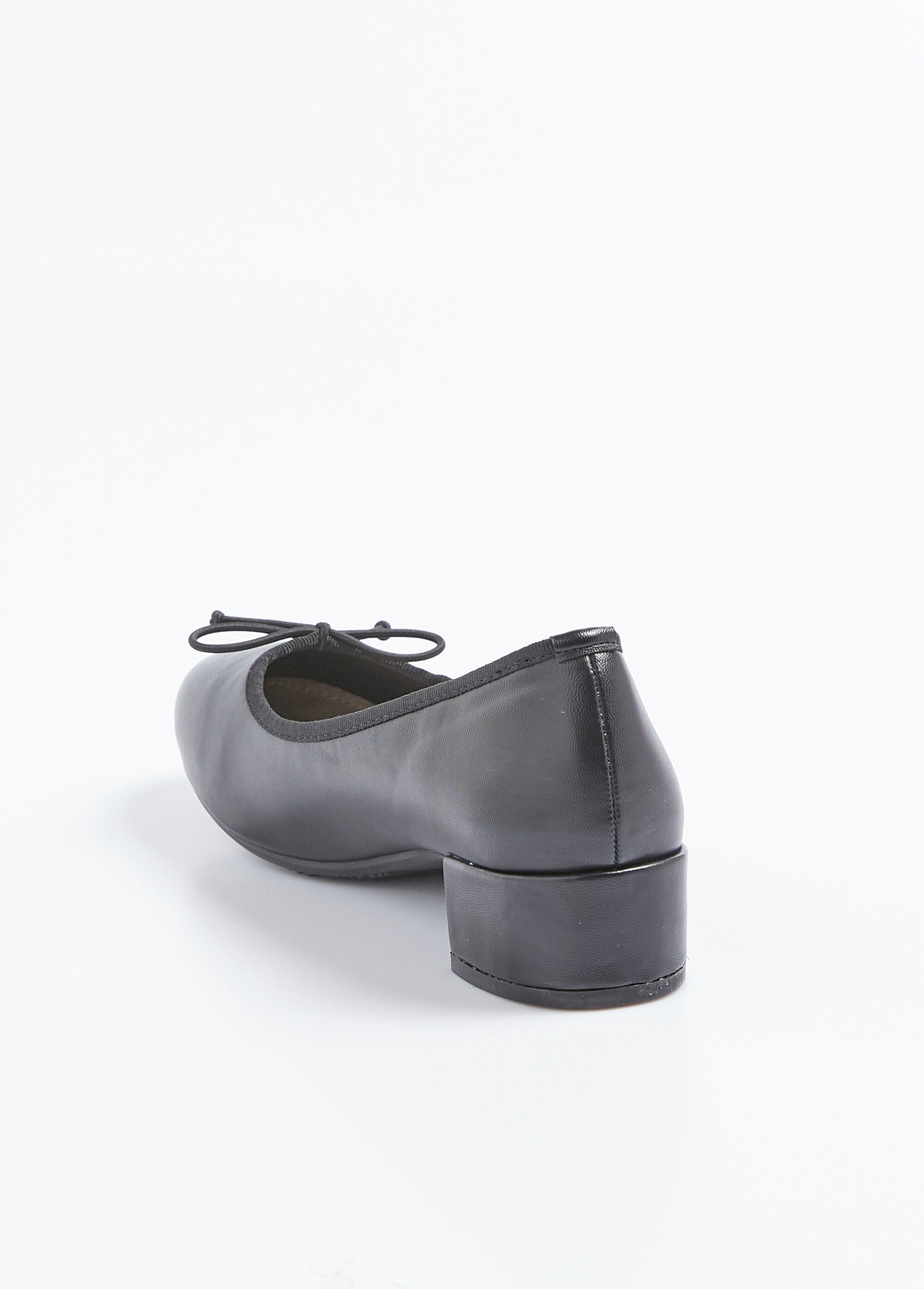 Ballerina's,_kleine_hak,_comfortabele_wijdte,_mooie_strik_Noir_DO1_slim