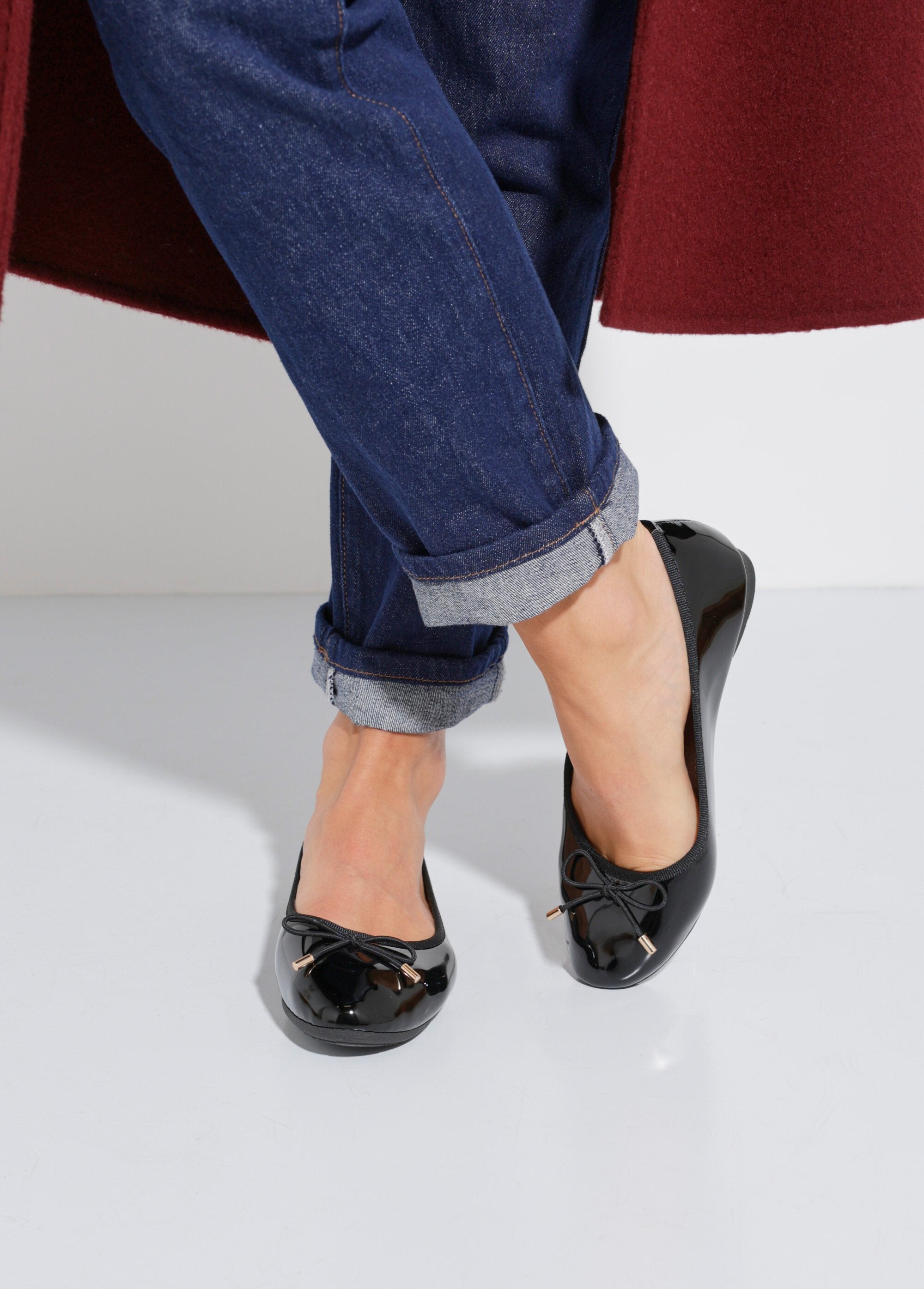 Platte_ballerina's_met_strik_Vernis_noir_SF1_slim