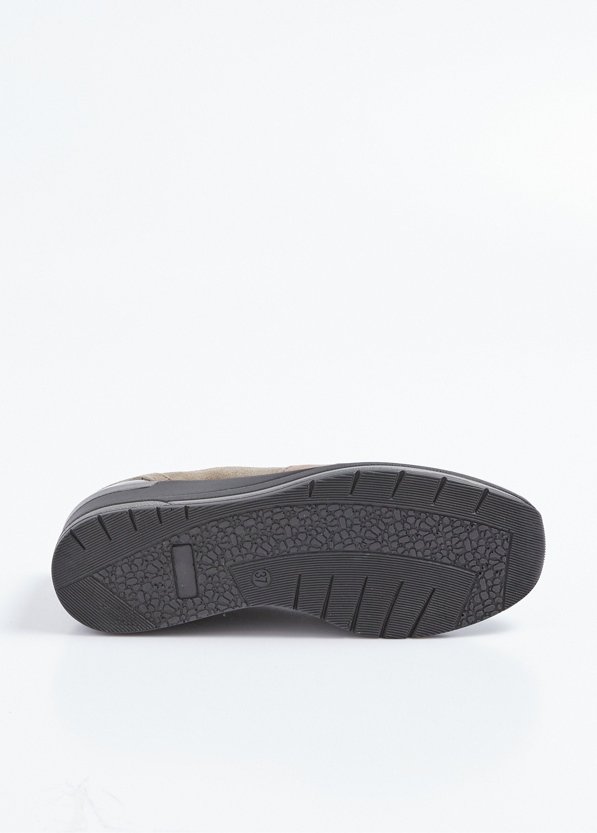 Baskets_compensées,_cuir_suédé_et_vernis_Taupe_UN1_slim