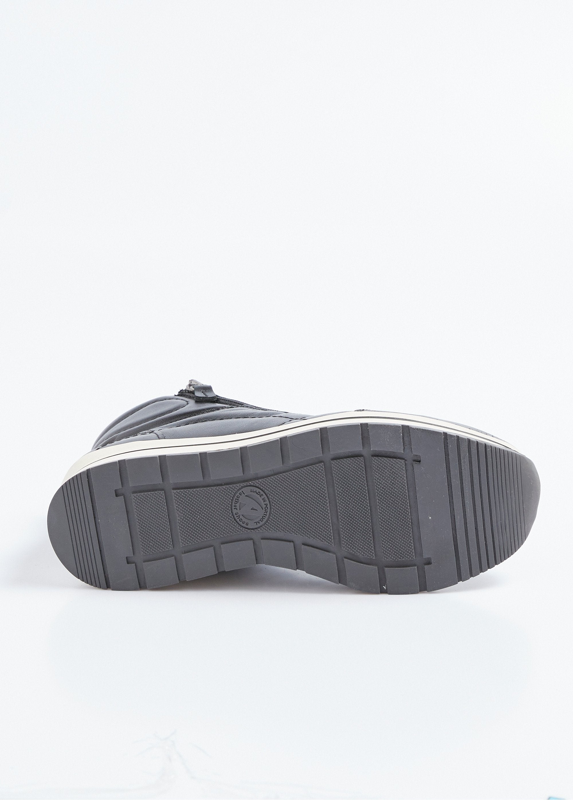 Baskets_montantes_largeur_confort_cuir_Noir_irise_UN1_slim