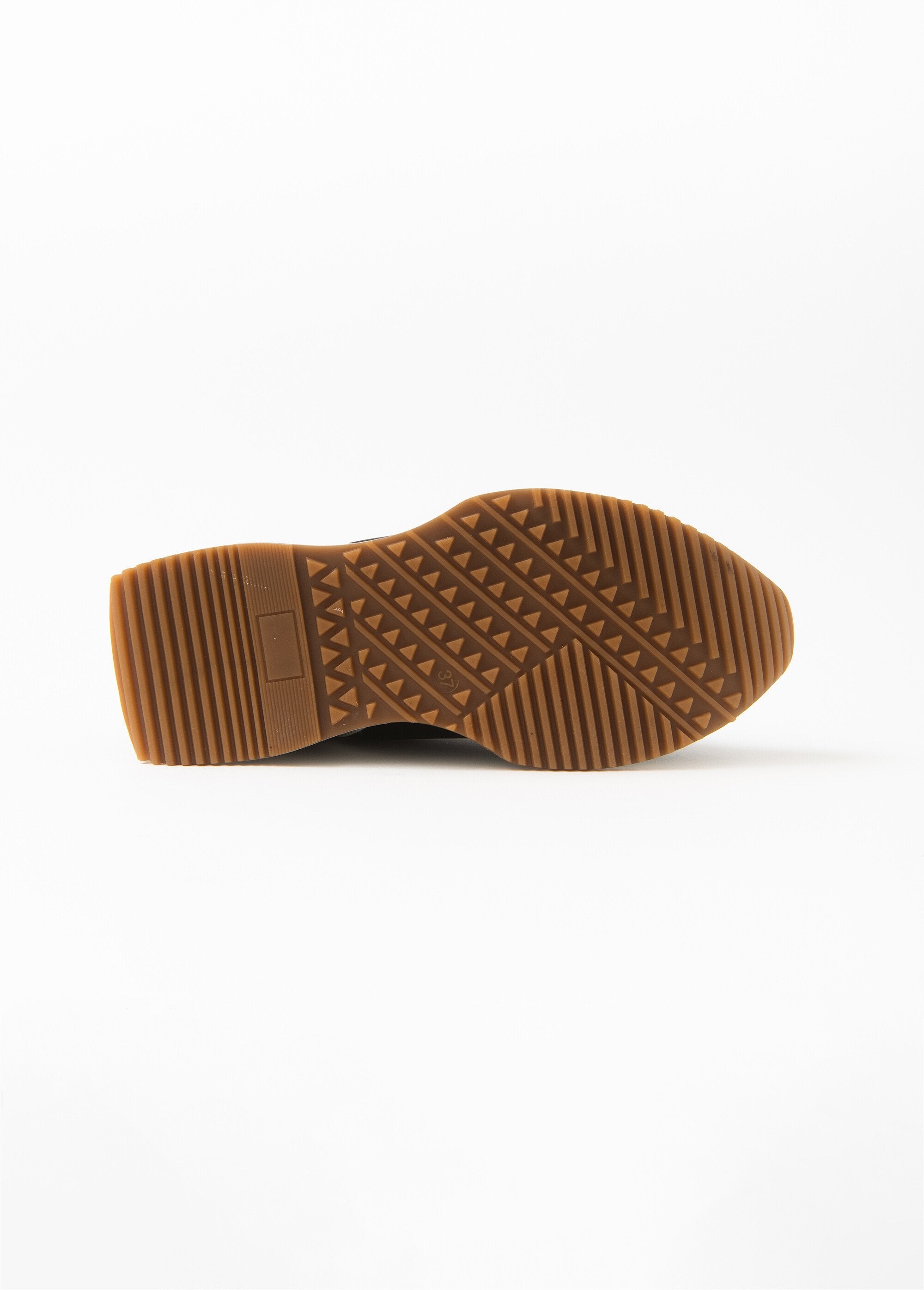 Baskets_avec_détails_et_semelle_épaisse_Noir__UN1_slim