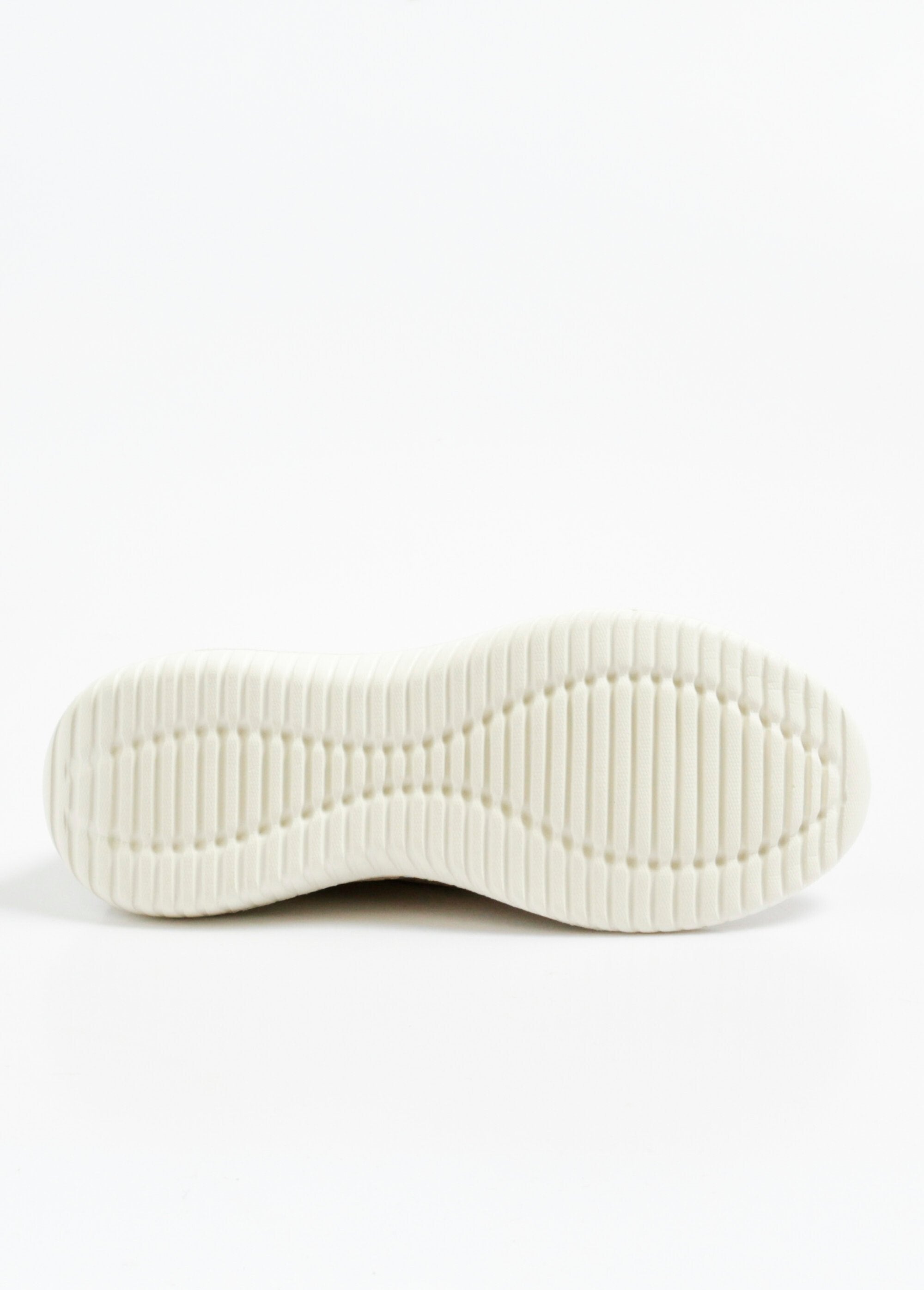 Baskets_perforées_aspect_suédine_avec_lacets_Beige_UN1_slim