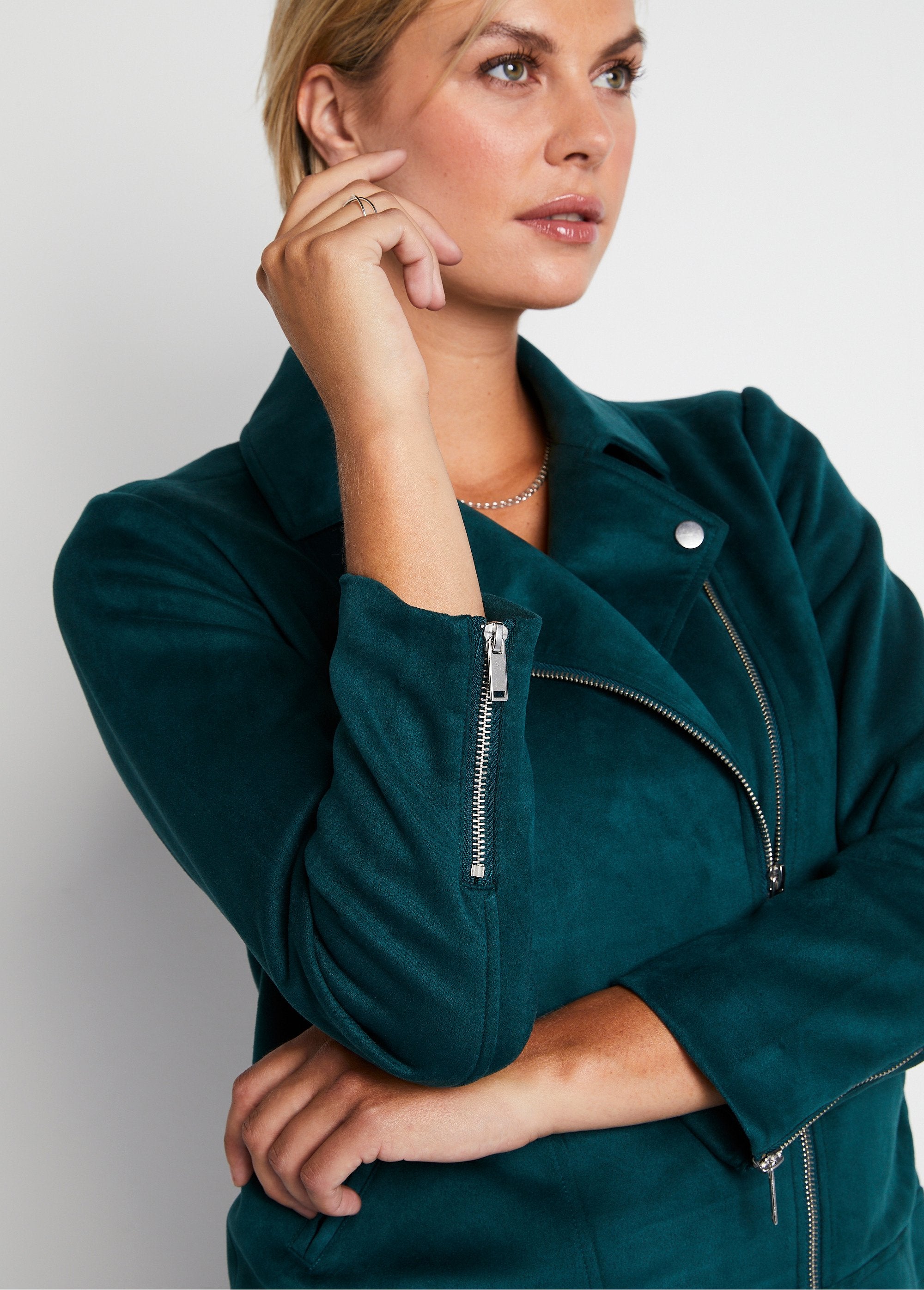 Blouson_zippé_court_tissu_suédé_Vert_DE4_slim