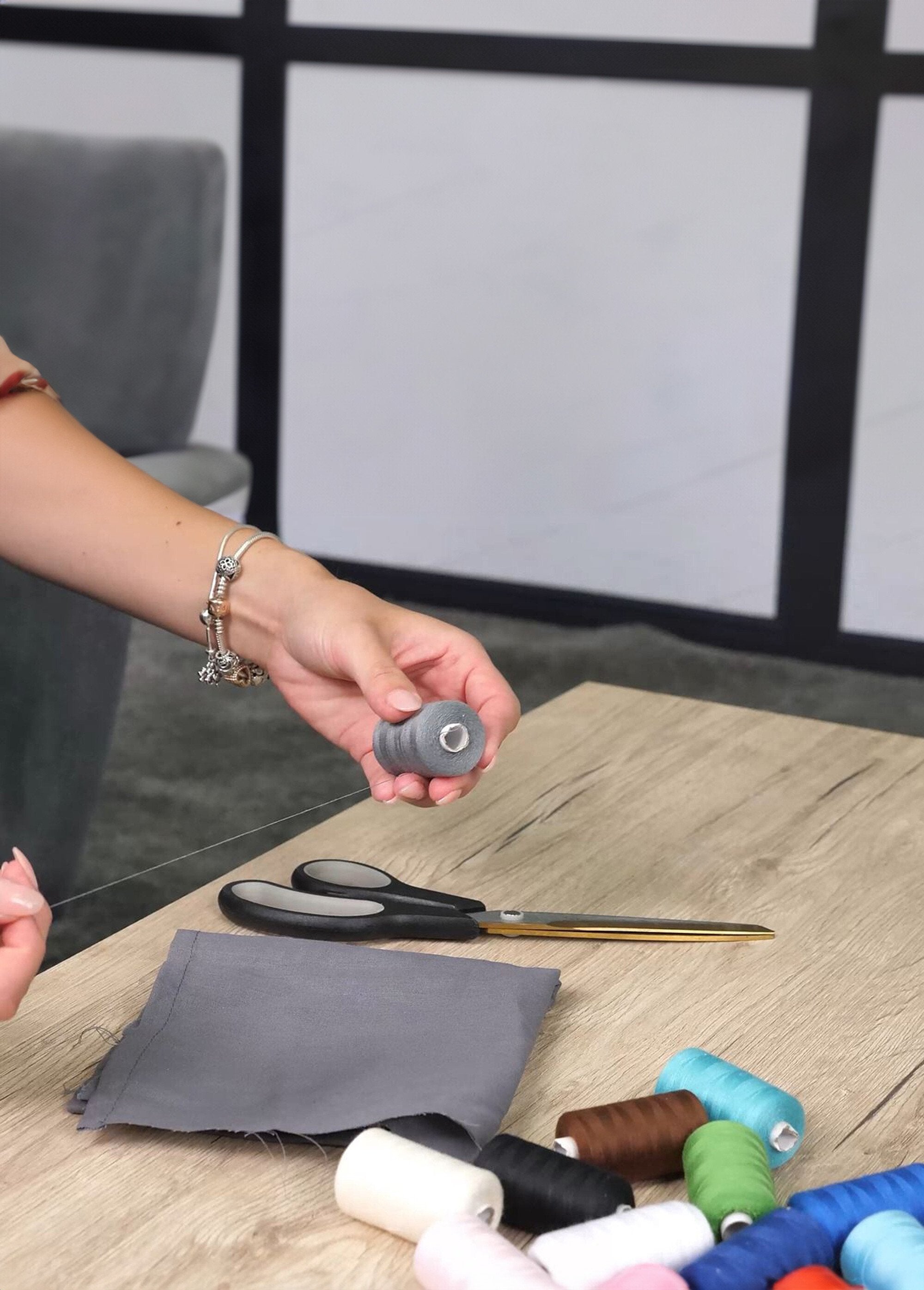 Bobines_de_fil_à_coudre_couleurs_-_lot_de_15_Blanc_DE1_slim