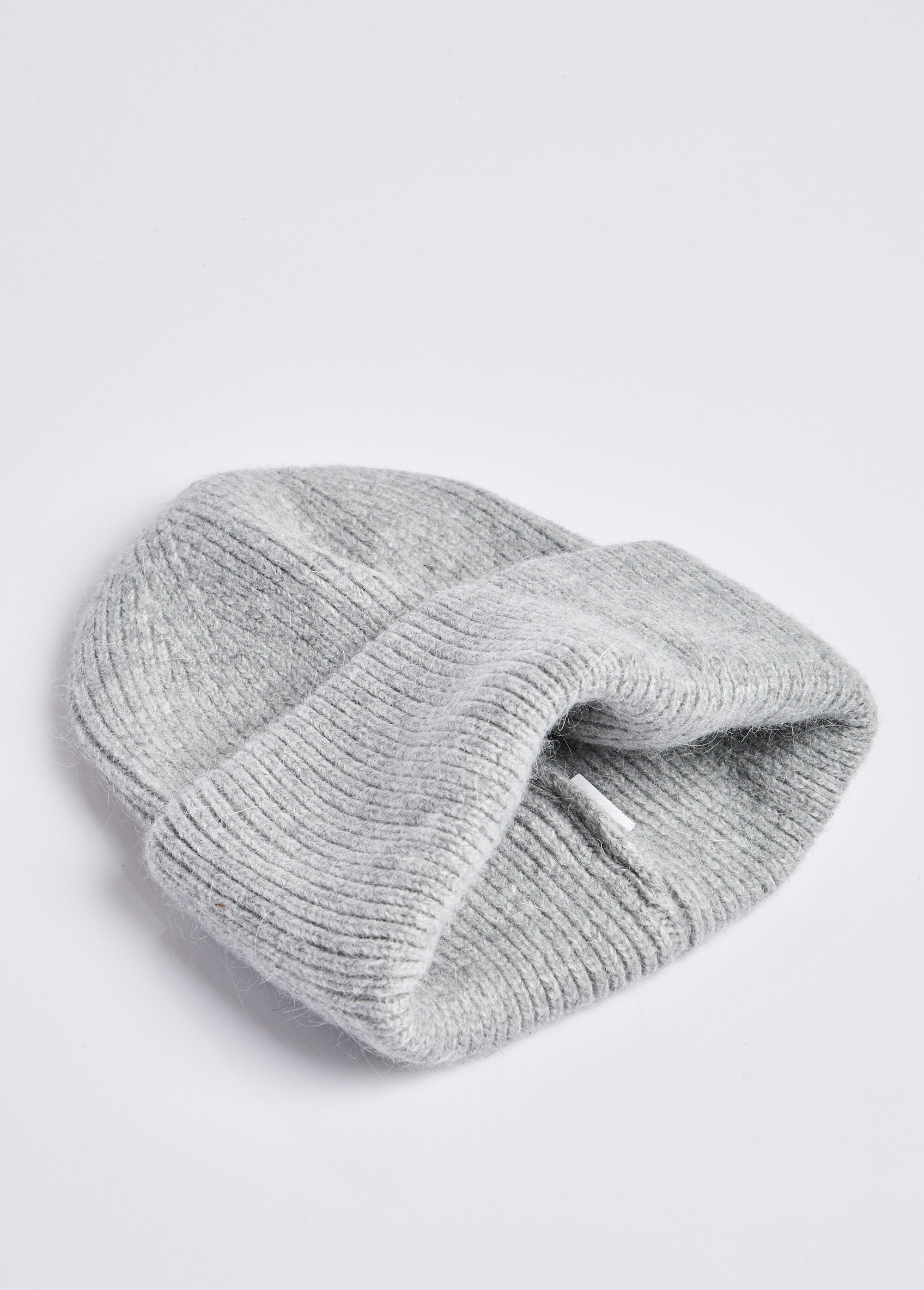 Bonnet_en_maille_cotelée_avec_angora_Gris_clair_DE1_slim