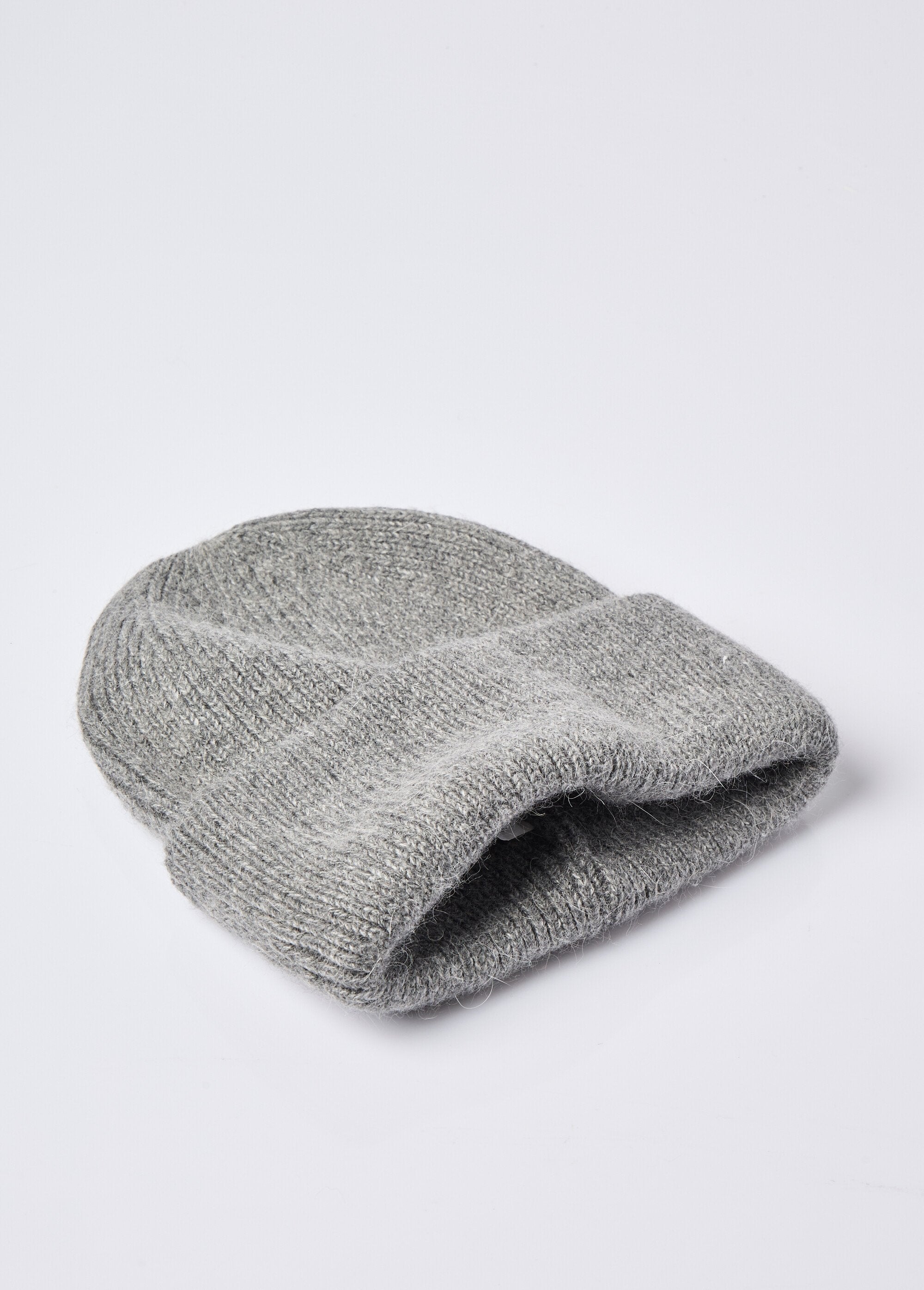 Bonnet_en_maille_cotelée_avec_angora_Gris_fonce_DE1_slim