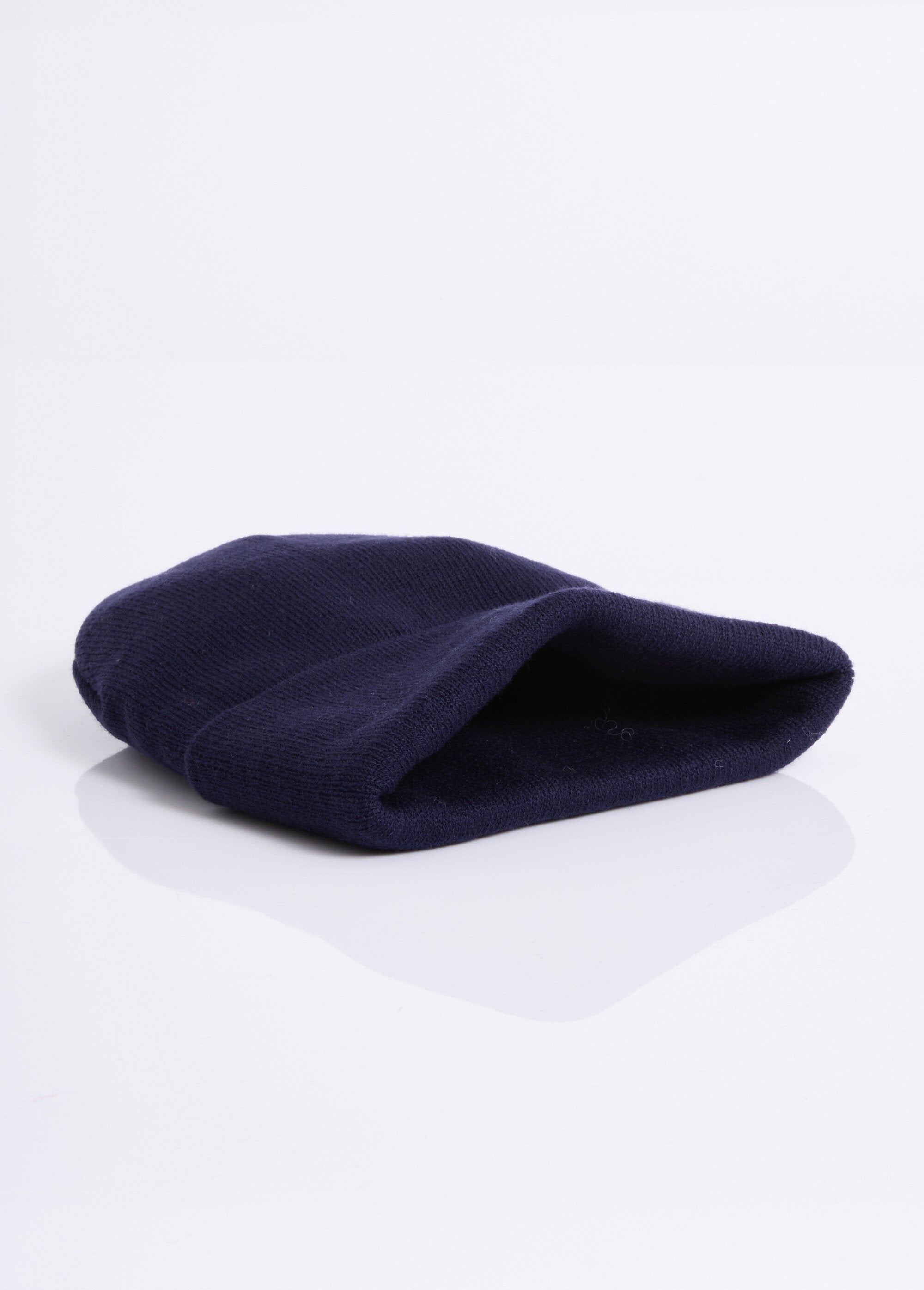 Fijn_gebreide_muts_met_revers_Marine_DE1_slim