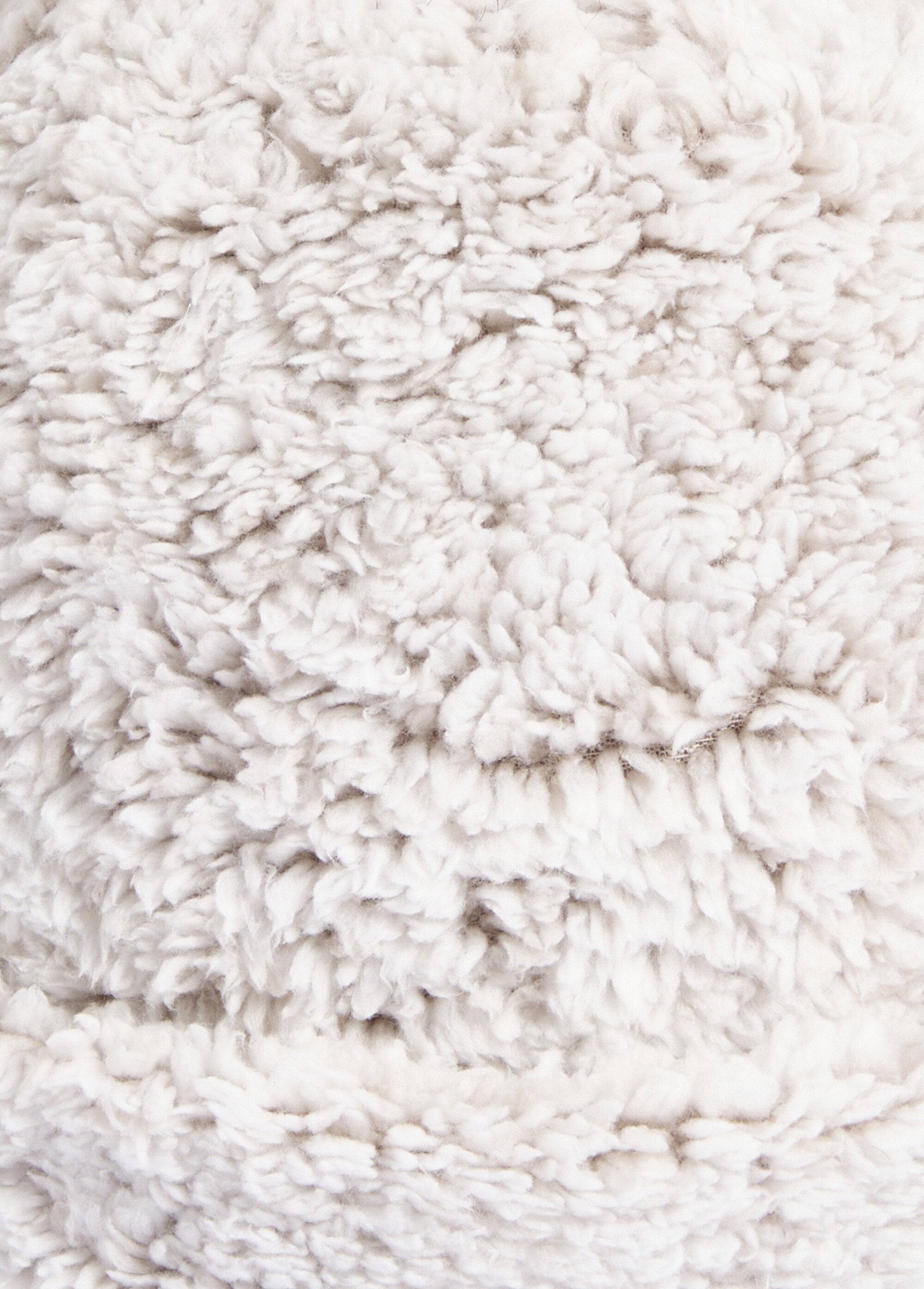 Fleece_muts_in_sherpa-stijl_met_pompon_Ecru_DE1_slim