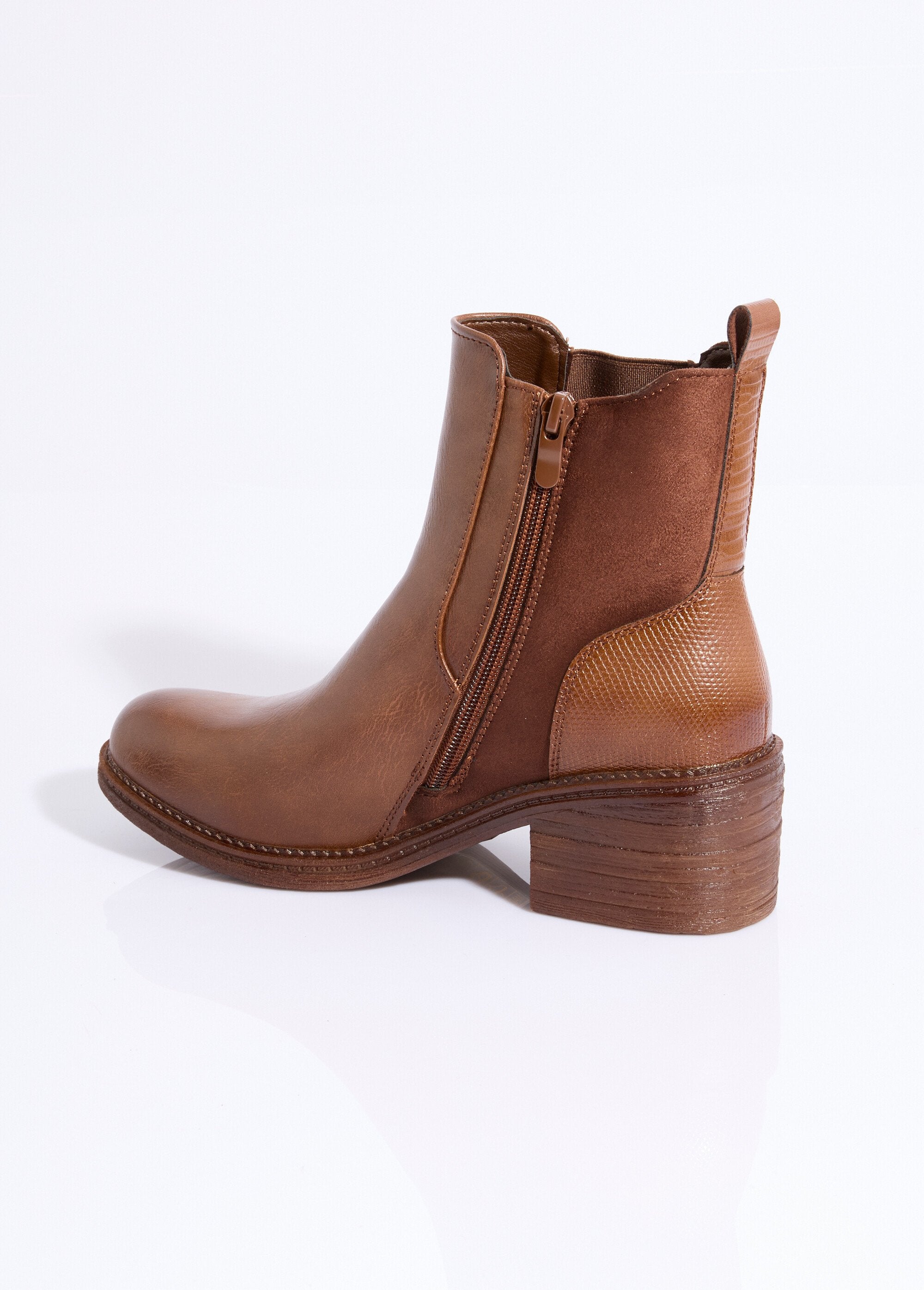 Chelsea_boots_met_hak_en_ronde_neus_Marron_DO1_slim