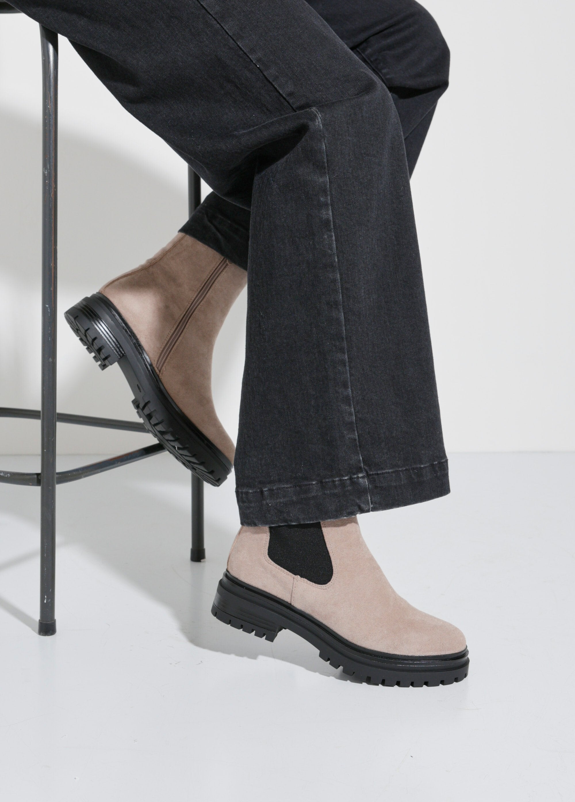 Boots_Chelsea_hautes_semelle_crantée_Beige_SF1_slim