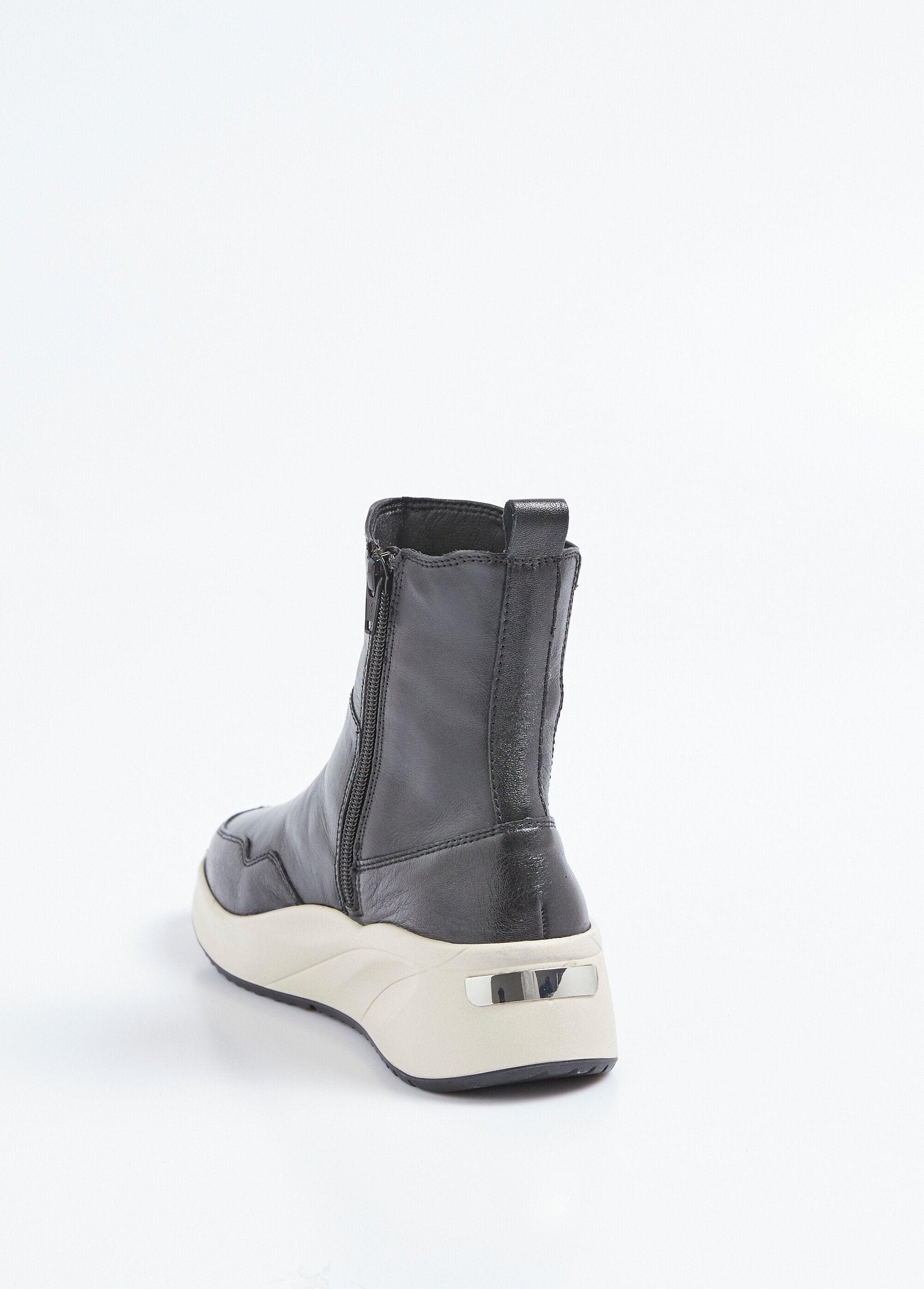 Leren_sportschoenen_met_dikke_zolen_Noir_DO1_slim