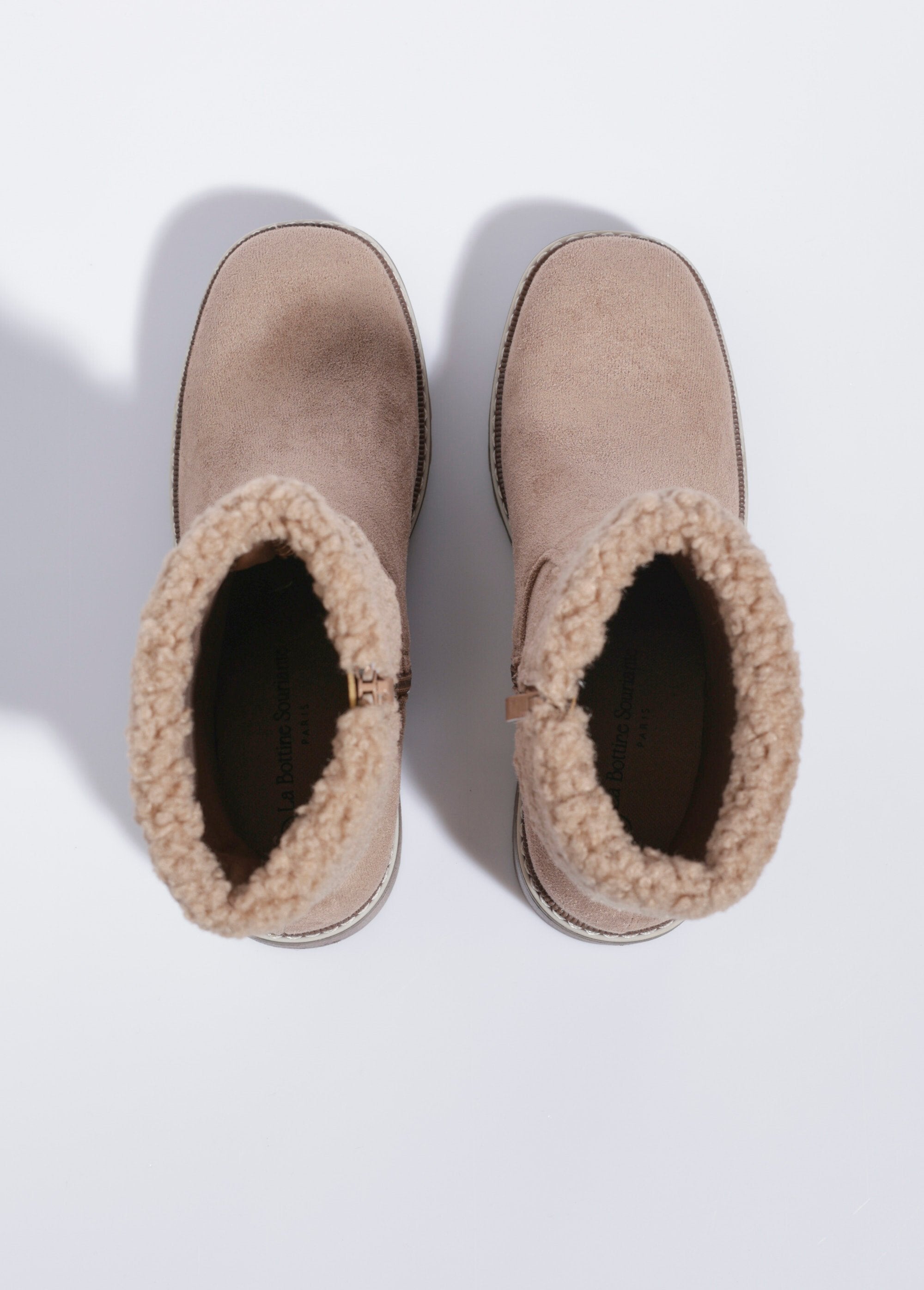 Suedette_laarzen_met_hak_en_bontrand_Beige_OV1_slim