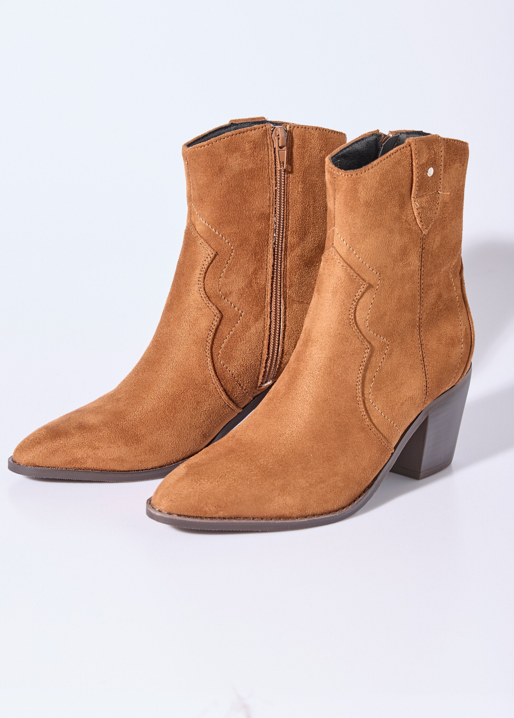 Pointed_western_boots_with_beveled_heel_camel_DE1_slim