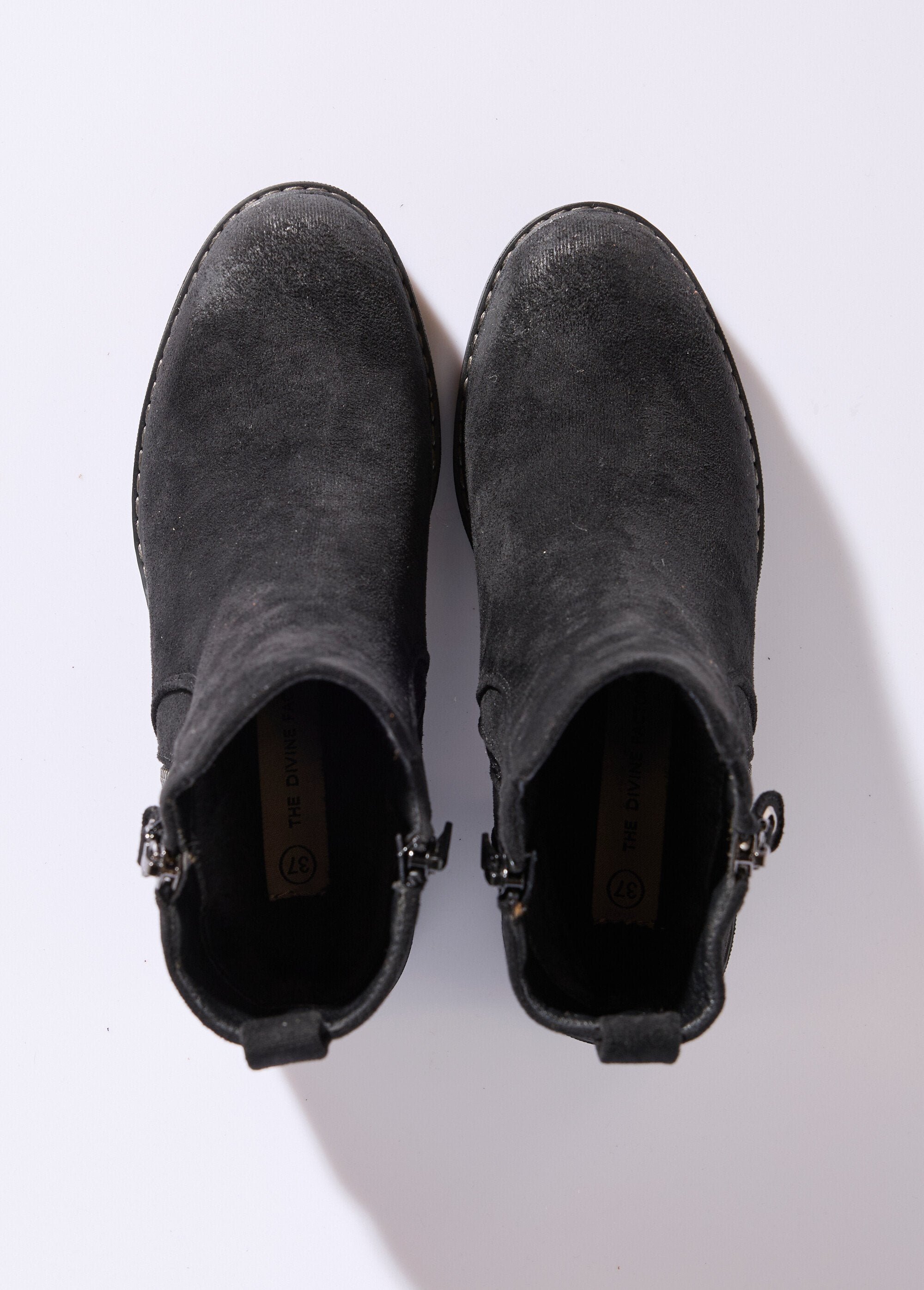 Laarzen_met_rits,_hak_en_used-effect_teen_Noir_OV1_slim