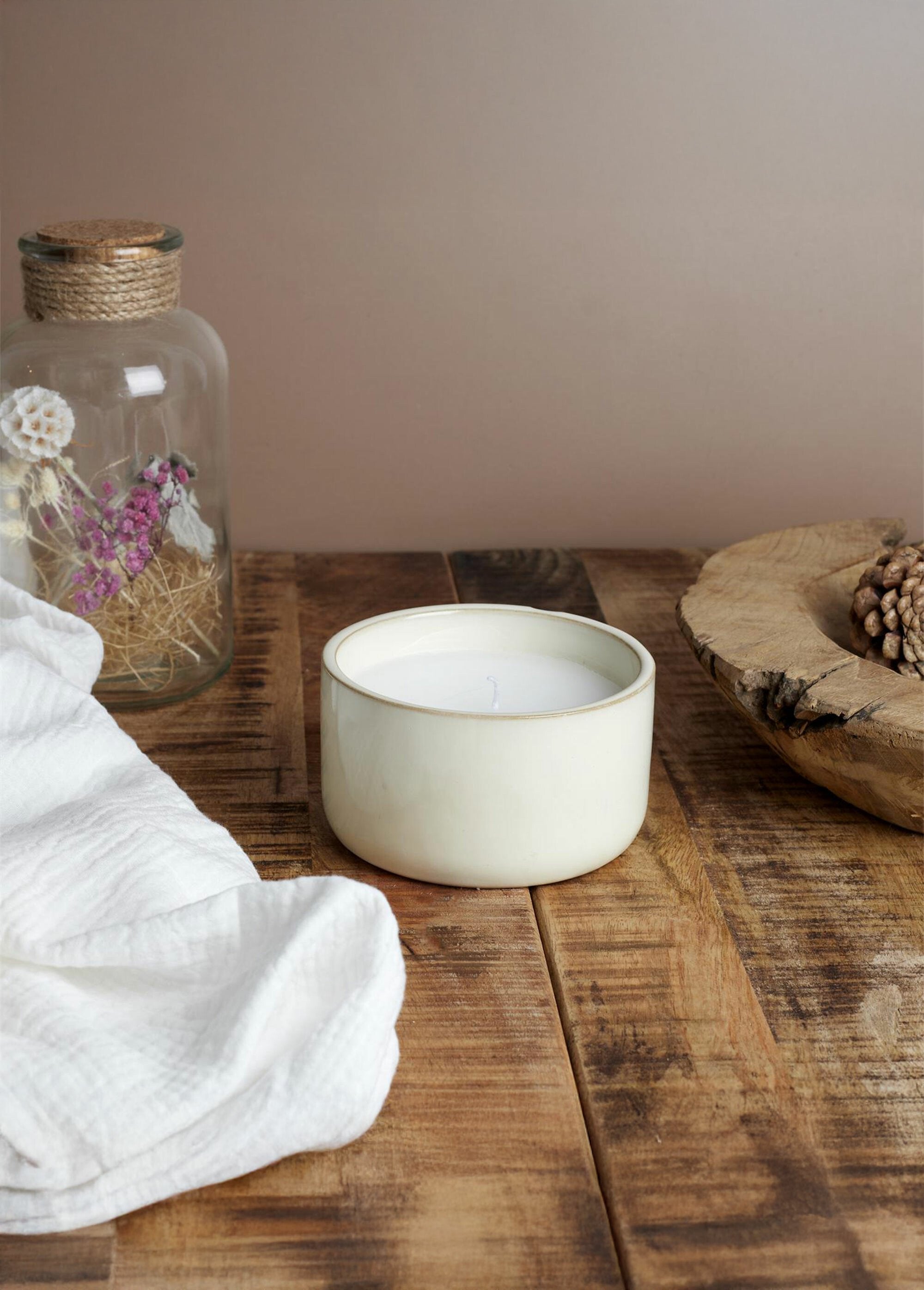 Bougie_parfumée_en_céramique,_diam_12cm_Beige_et_bois_gingembre_SF1_slim