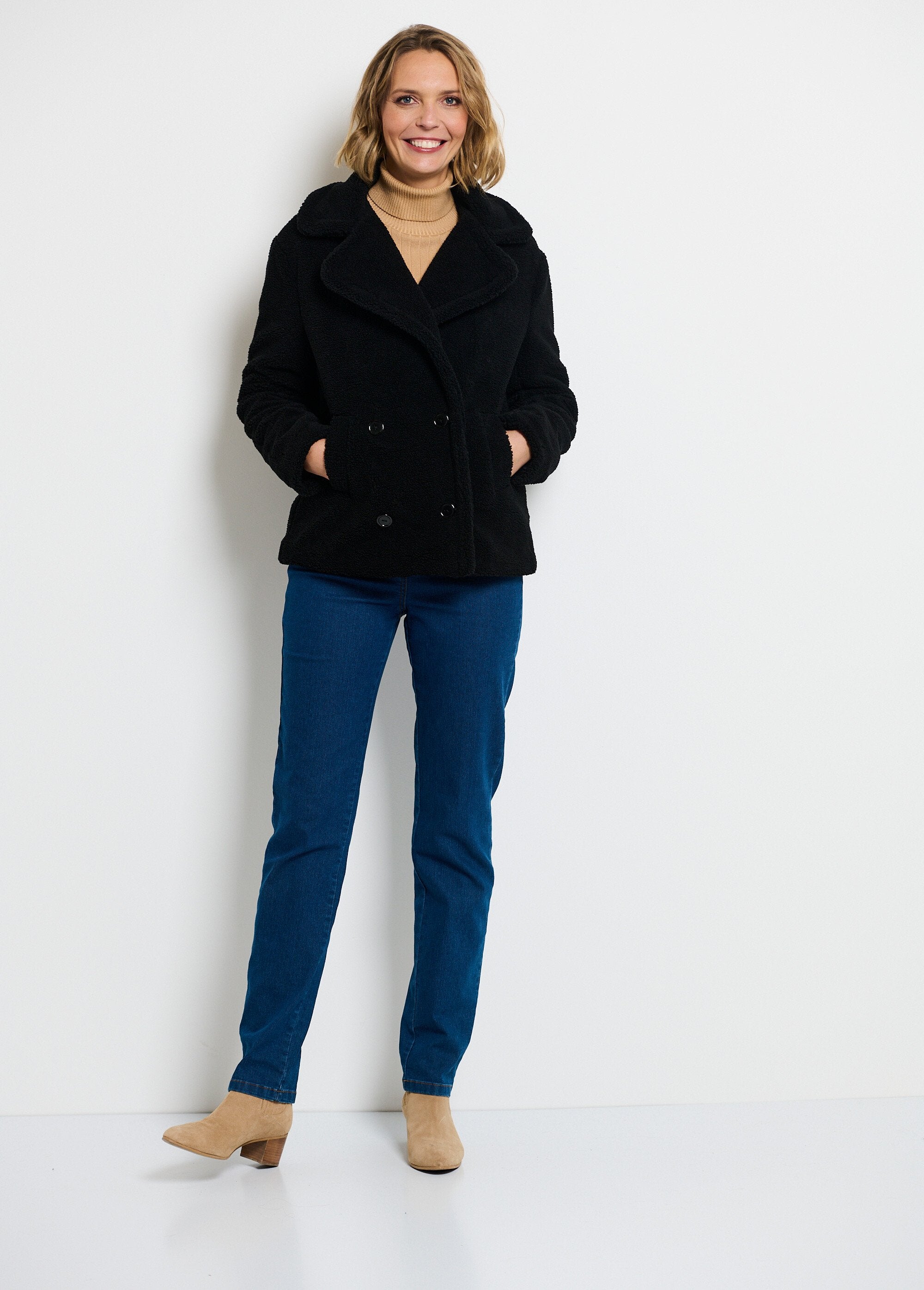 Warme_korte_jas_met_plush-effect_Noir_SF1_slim