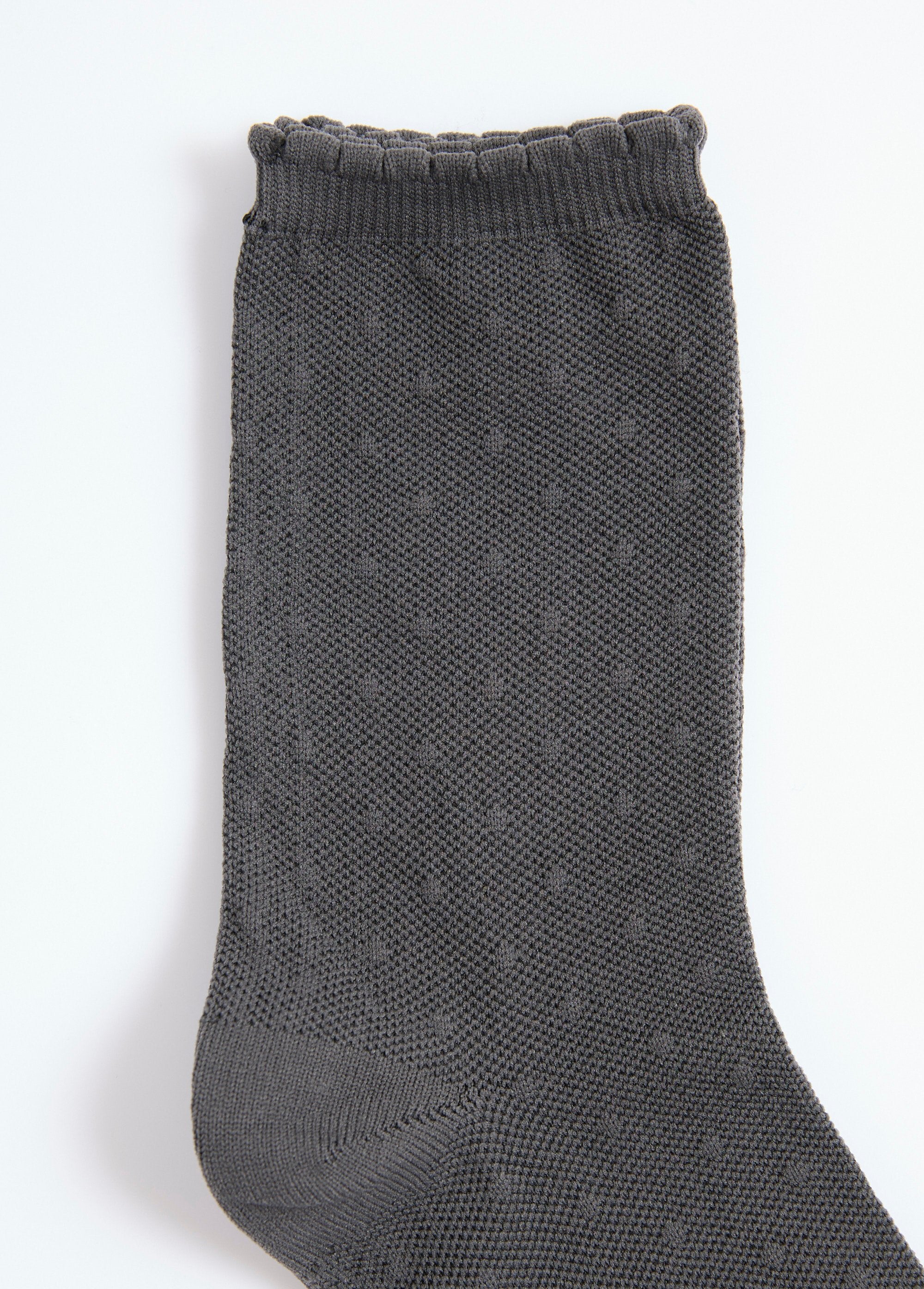 Dunne_sokken_met_verschillende_designs_Noir_et_gris_DE2_slim