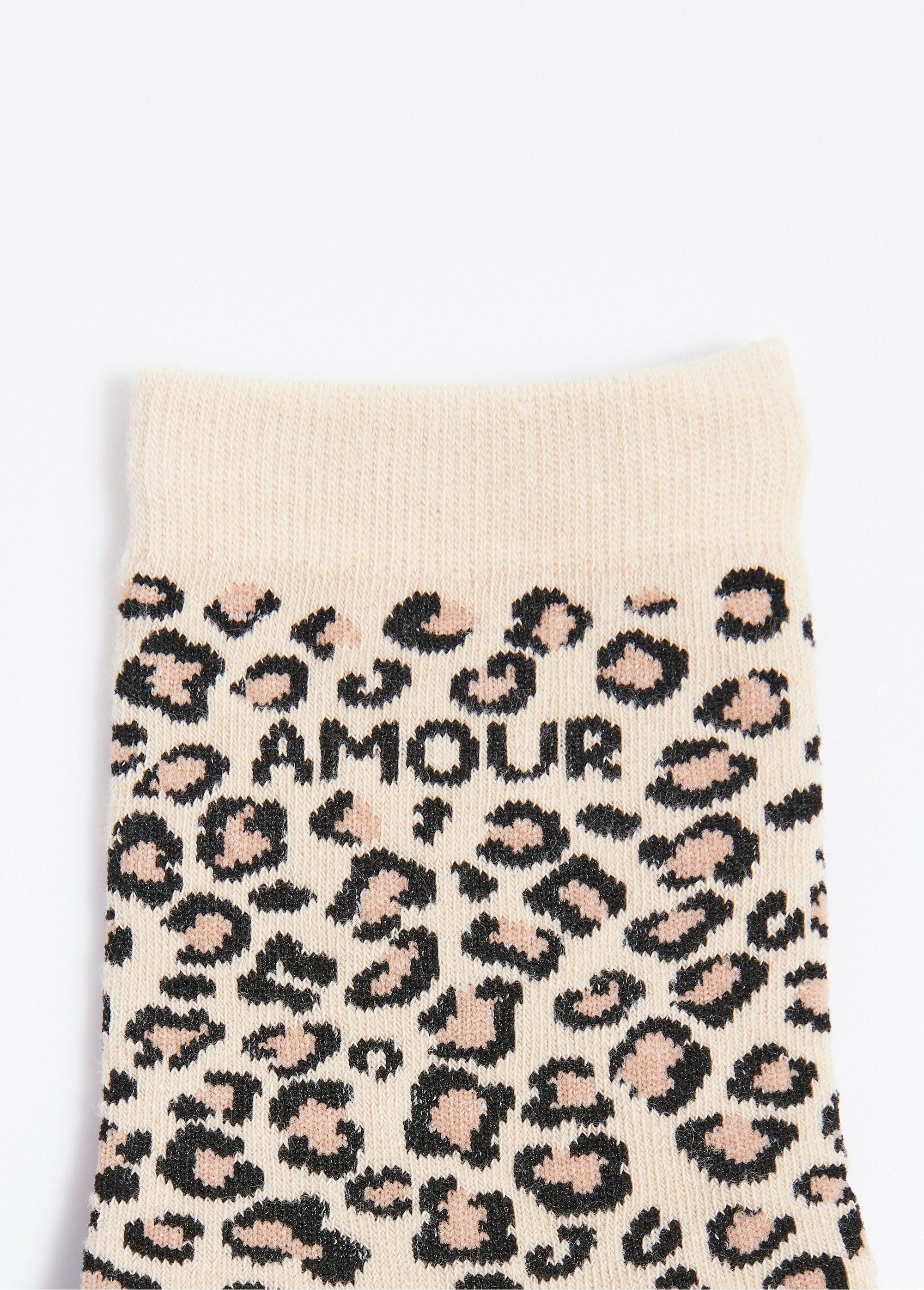 Sokken_met_luipaardprint_en_LOVE_boodschap_Leopard_DE2_slim