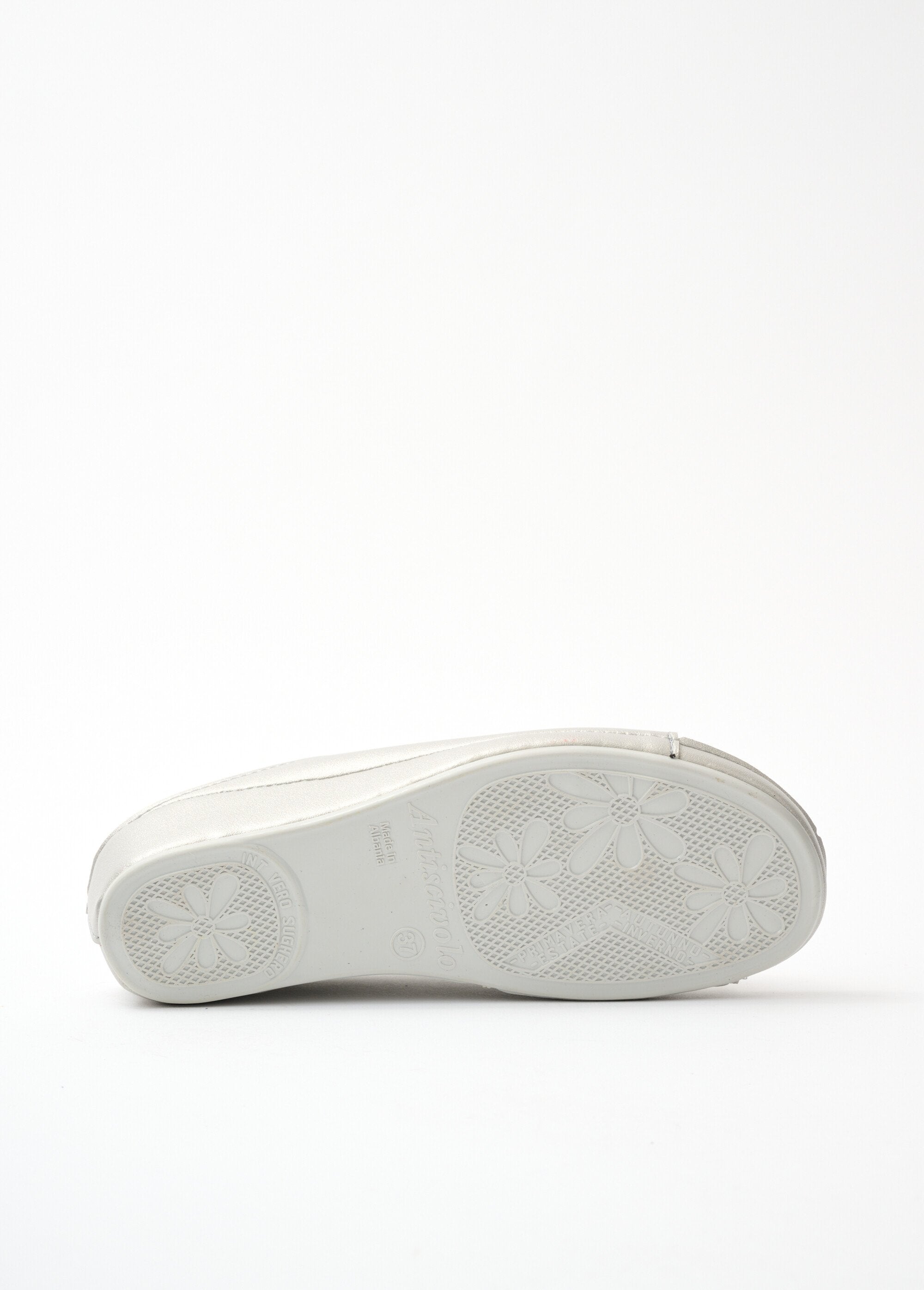 Mules_confort_grande_largeur_à_boucles_Argente_UN1_slim