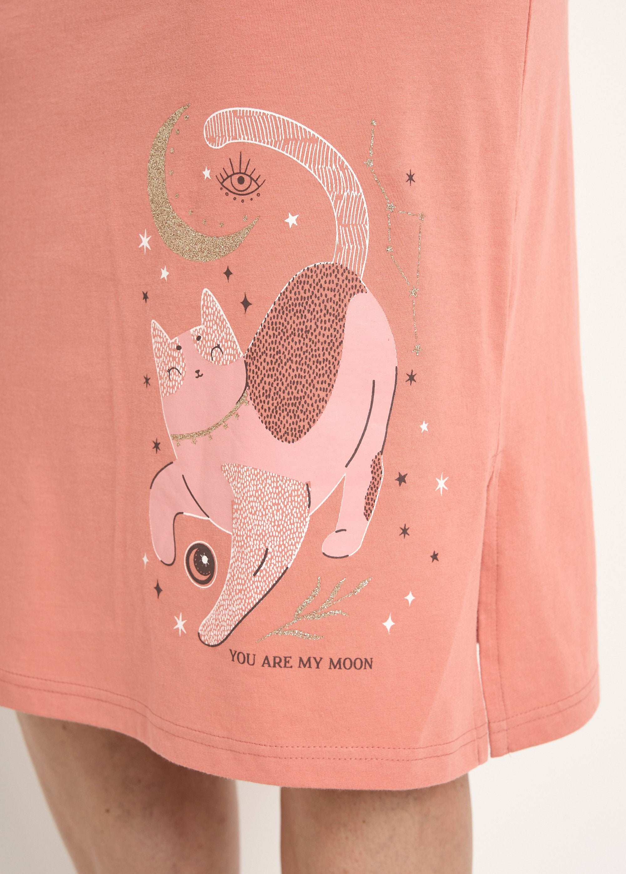 Katoenen_nachthemd_met_knoopsluiting,_halflang_Terracotta_DE2_slim