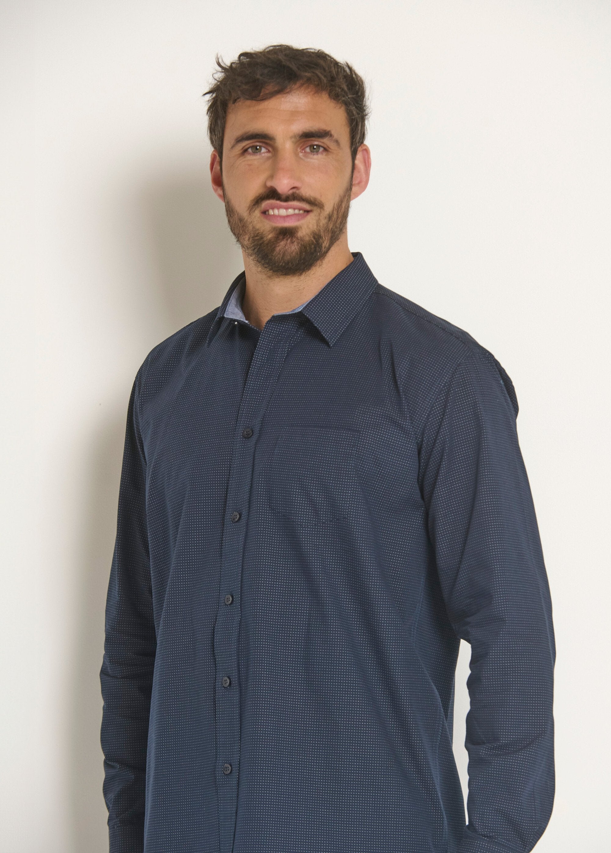Chemise_foncée_coton_détails_contrastants_Bleu_marine_DE2_slim