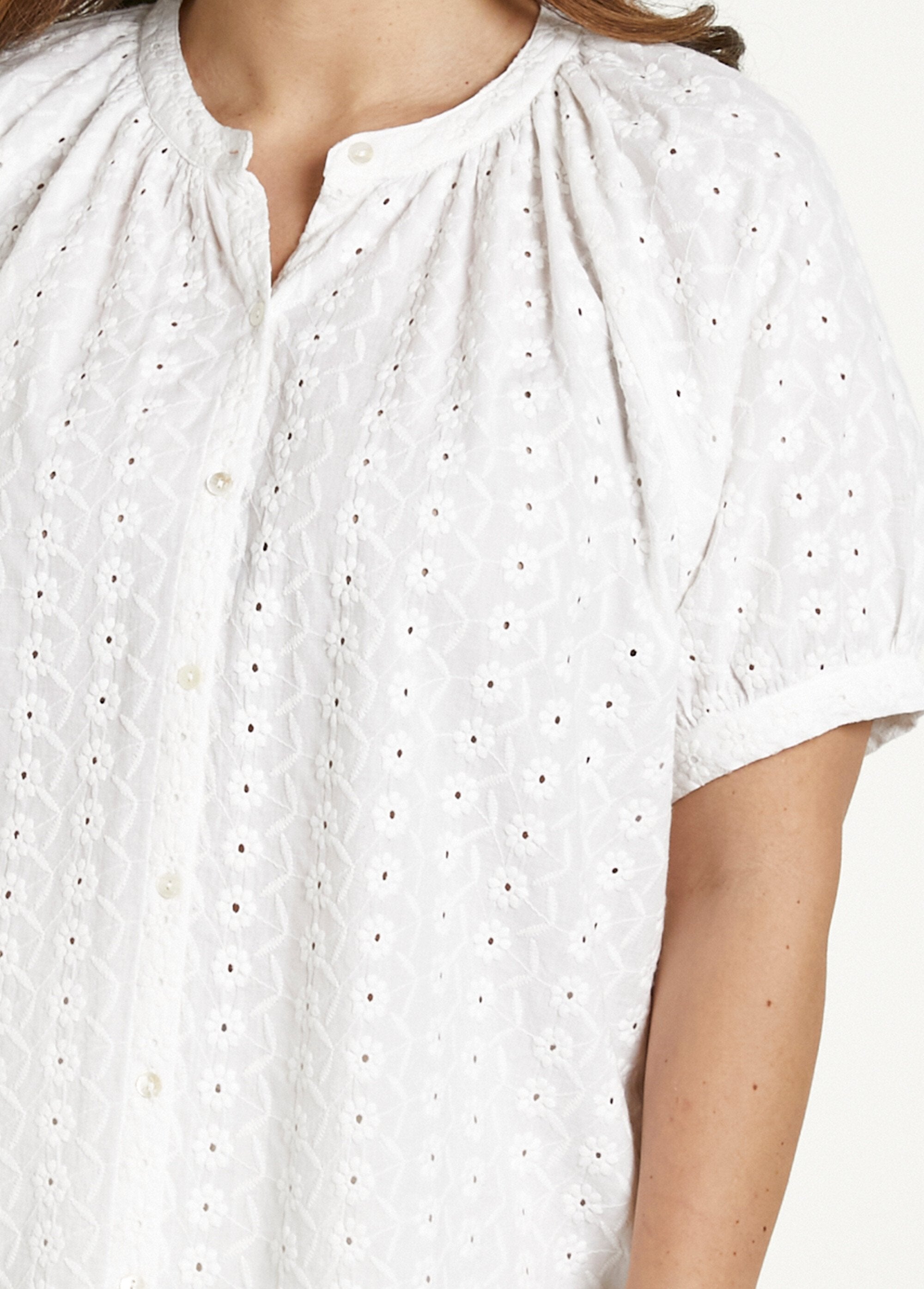 Chemisier_ample_coton_brodé_sans_col_Blanc_DE1_curvy