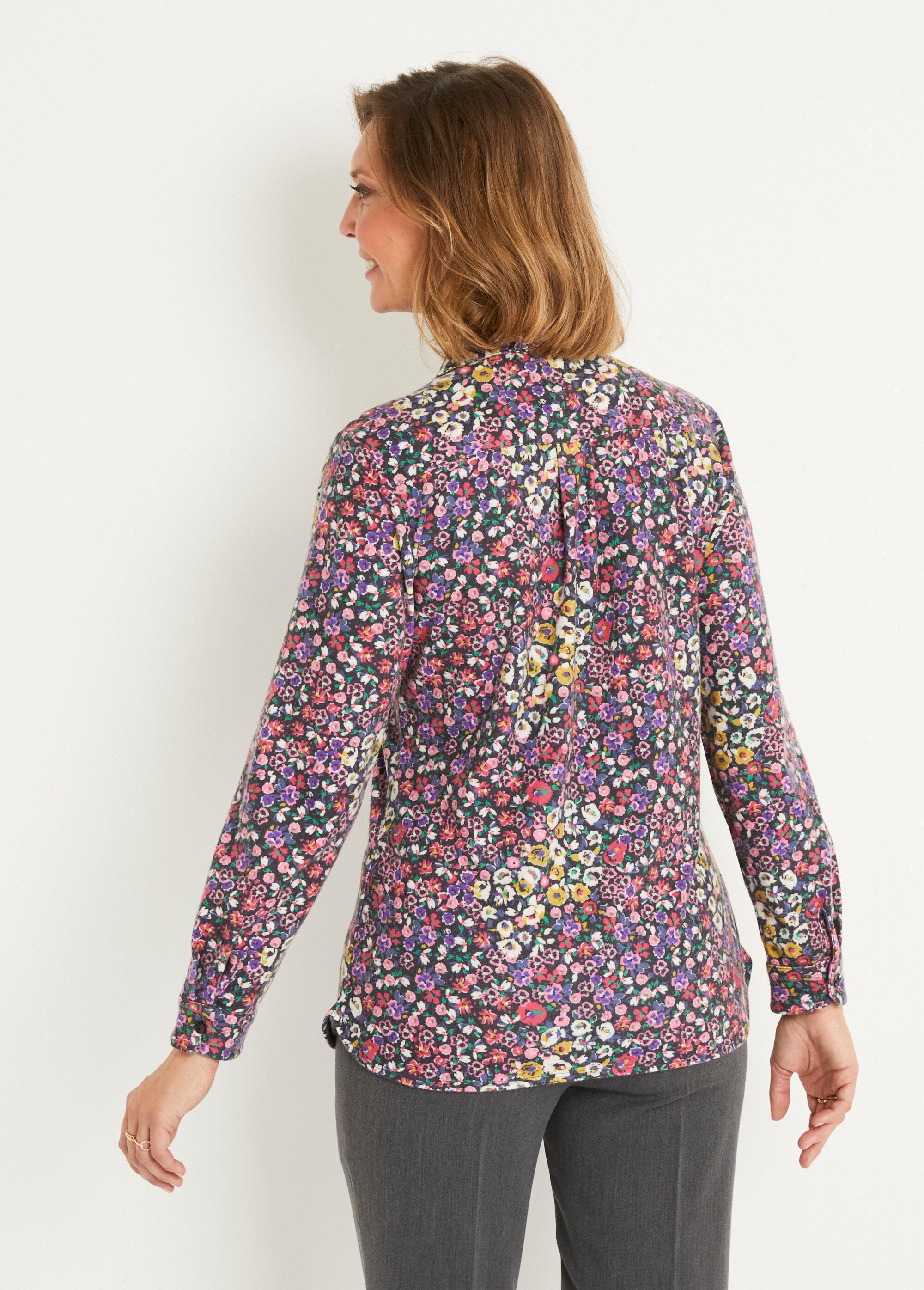 Chemisier_boutonné_long_fleuri_maille_chaude_Noir_et_rose_DO1_slim