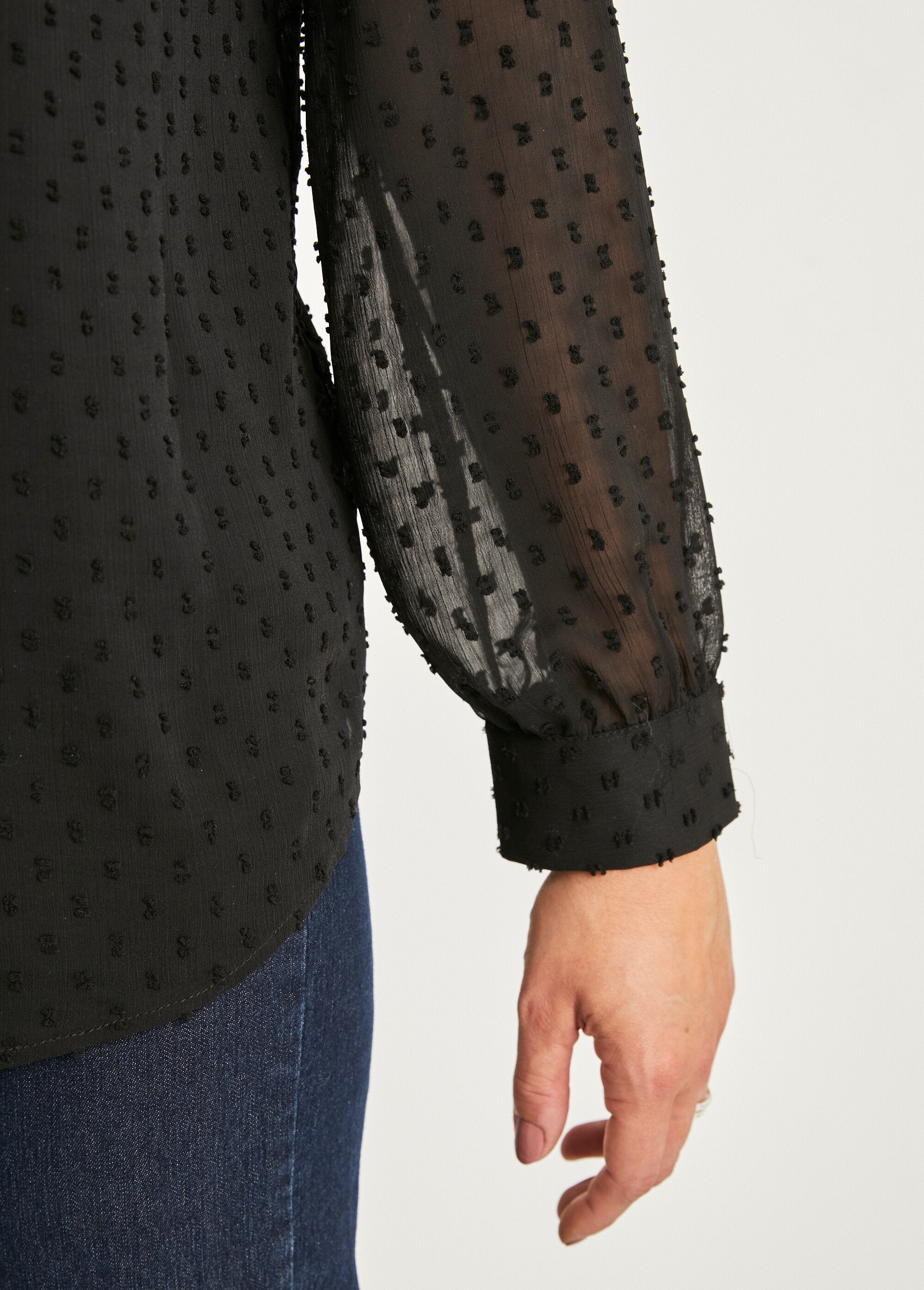 Effen_plumetis_voile_blouse_met_knoopsluiting_Noir_DE6_slim
