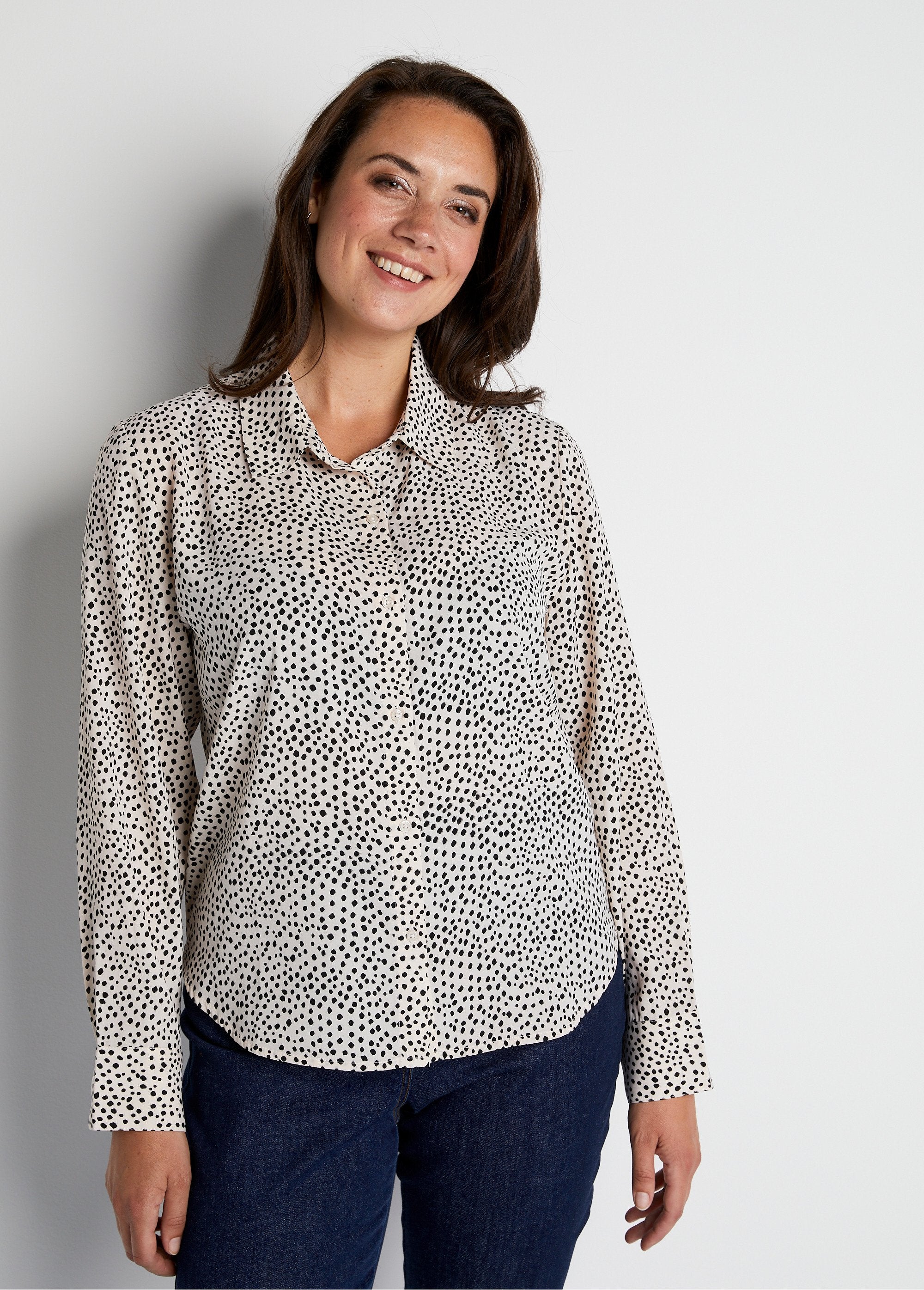 Chemisier_droit_boutonné_imprimé_pois_Ecru_noir_FA1_curvy