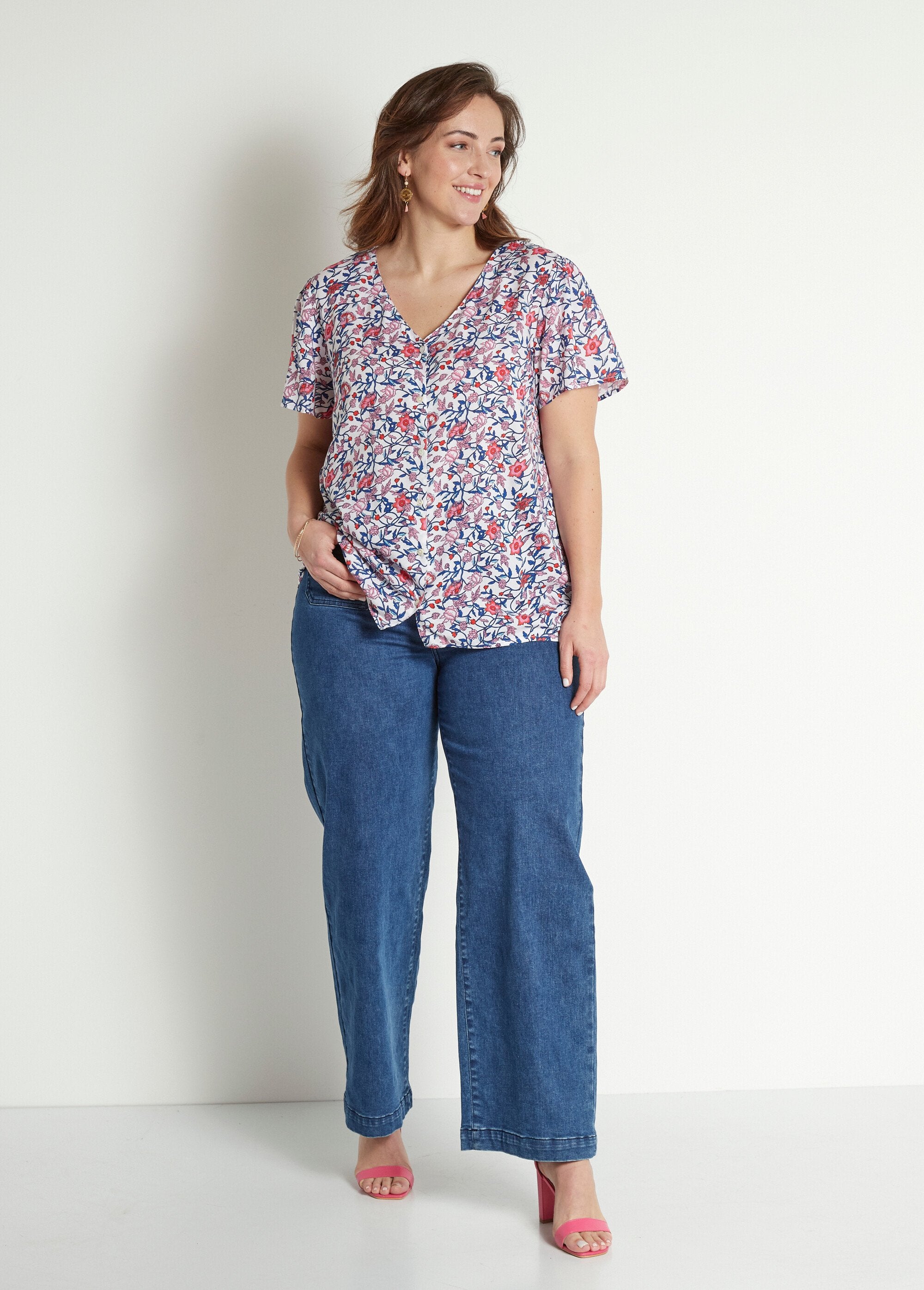Chemisier_fleuri_col_V_manches_courtes_Bleu_et_rose_SF1_curvy