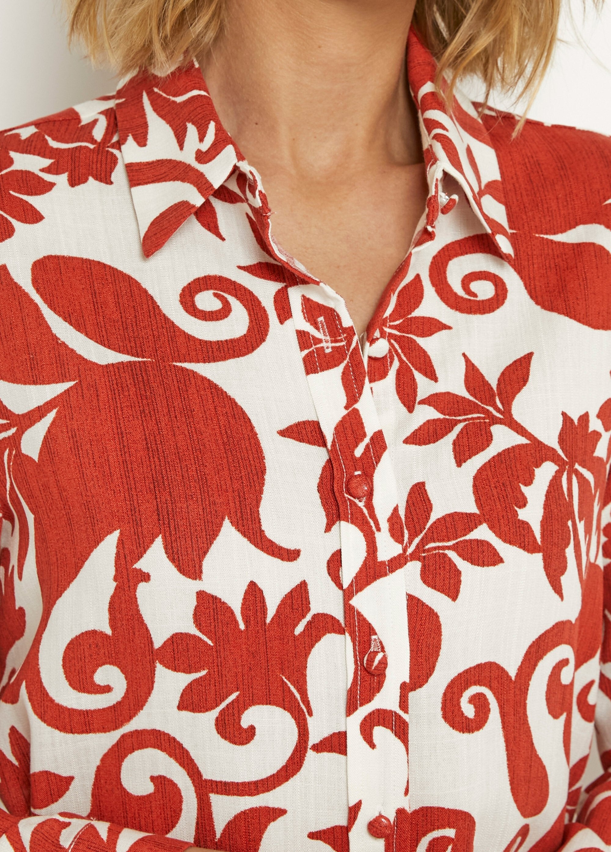 Blouse_met_bucolische_print,_lange_mouwen_Papirka_et_ecru_DE1_slim