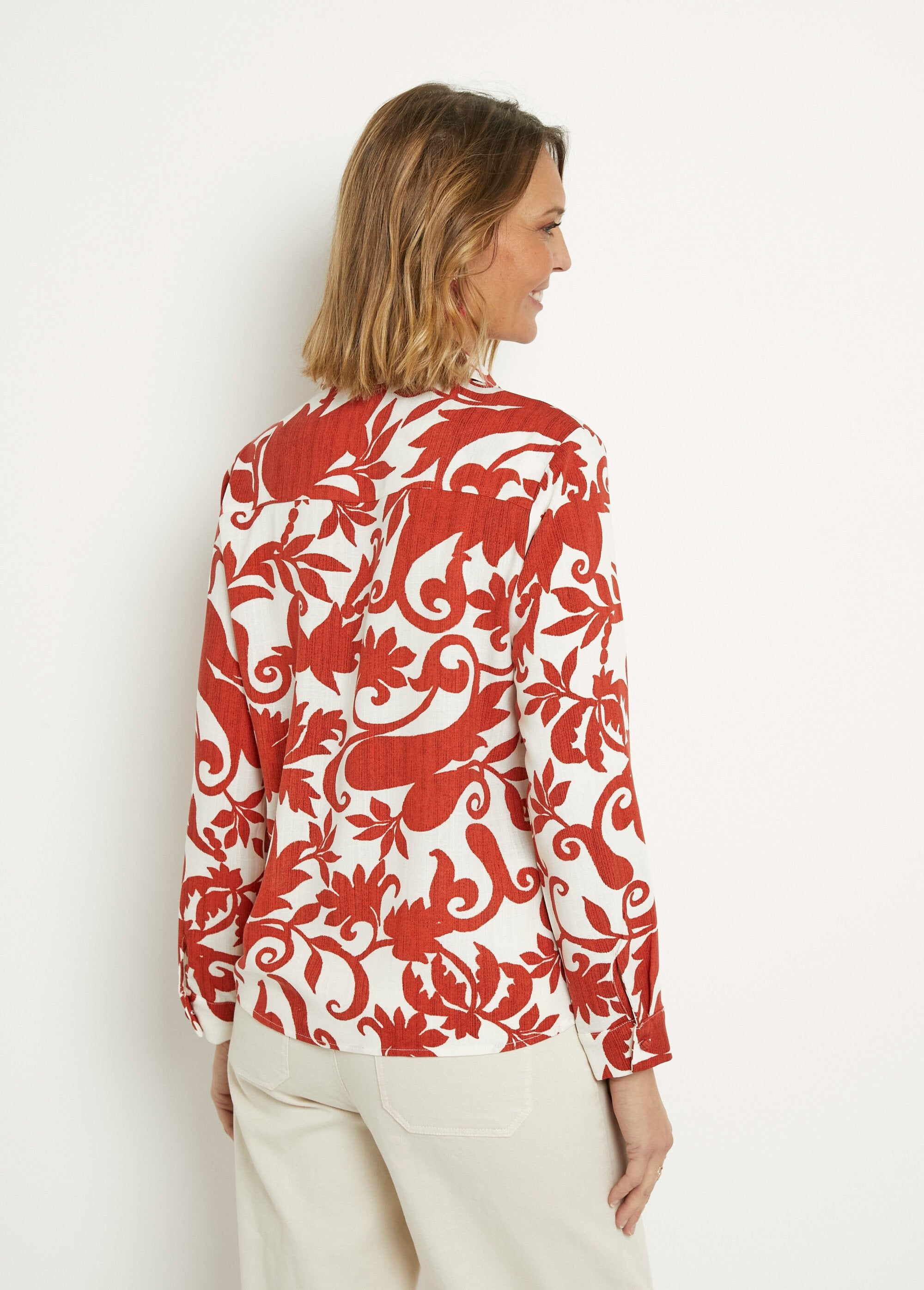Blouse_met_bucolische_print,_lange_mouwen_Papirka_et_ecru_DO1_slim