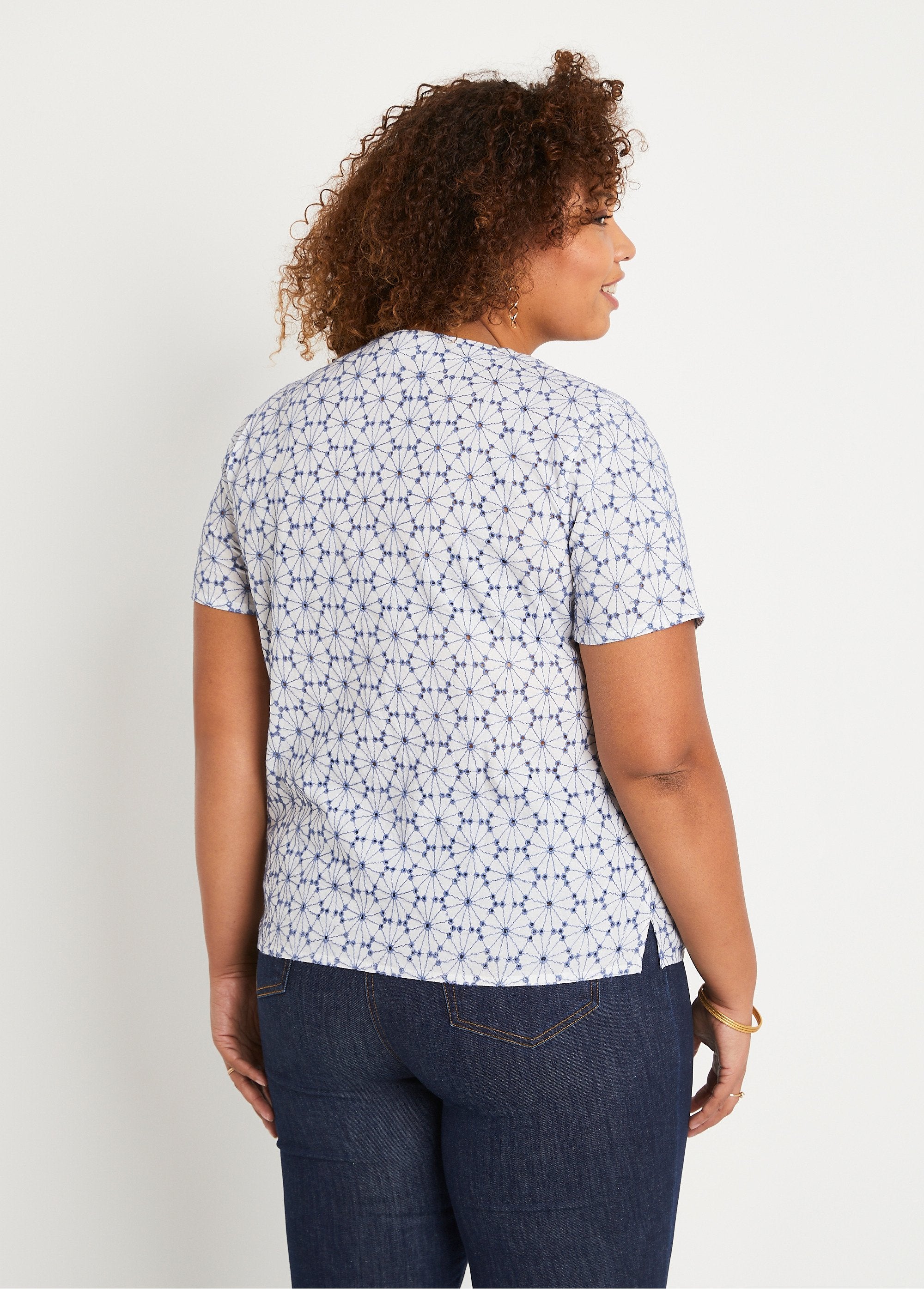 Chemisier_long_col_V_brodé_Blanc_et_bleu_DO1_curvy