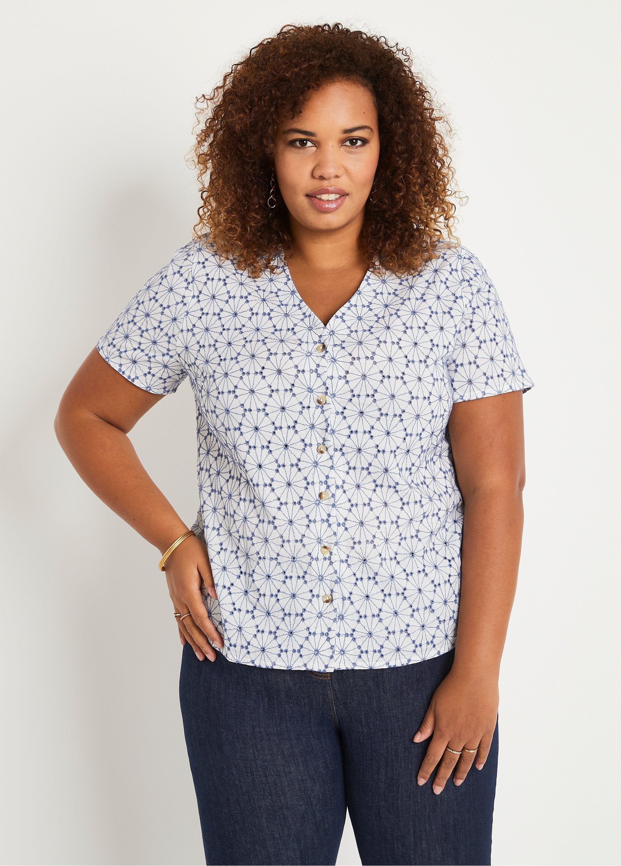 Chemisier_long_col_V_brodé_Blanc_et_bleu_FA2_curvy