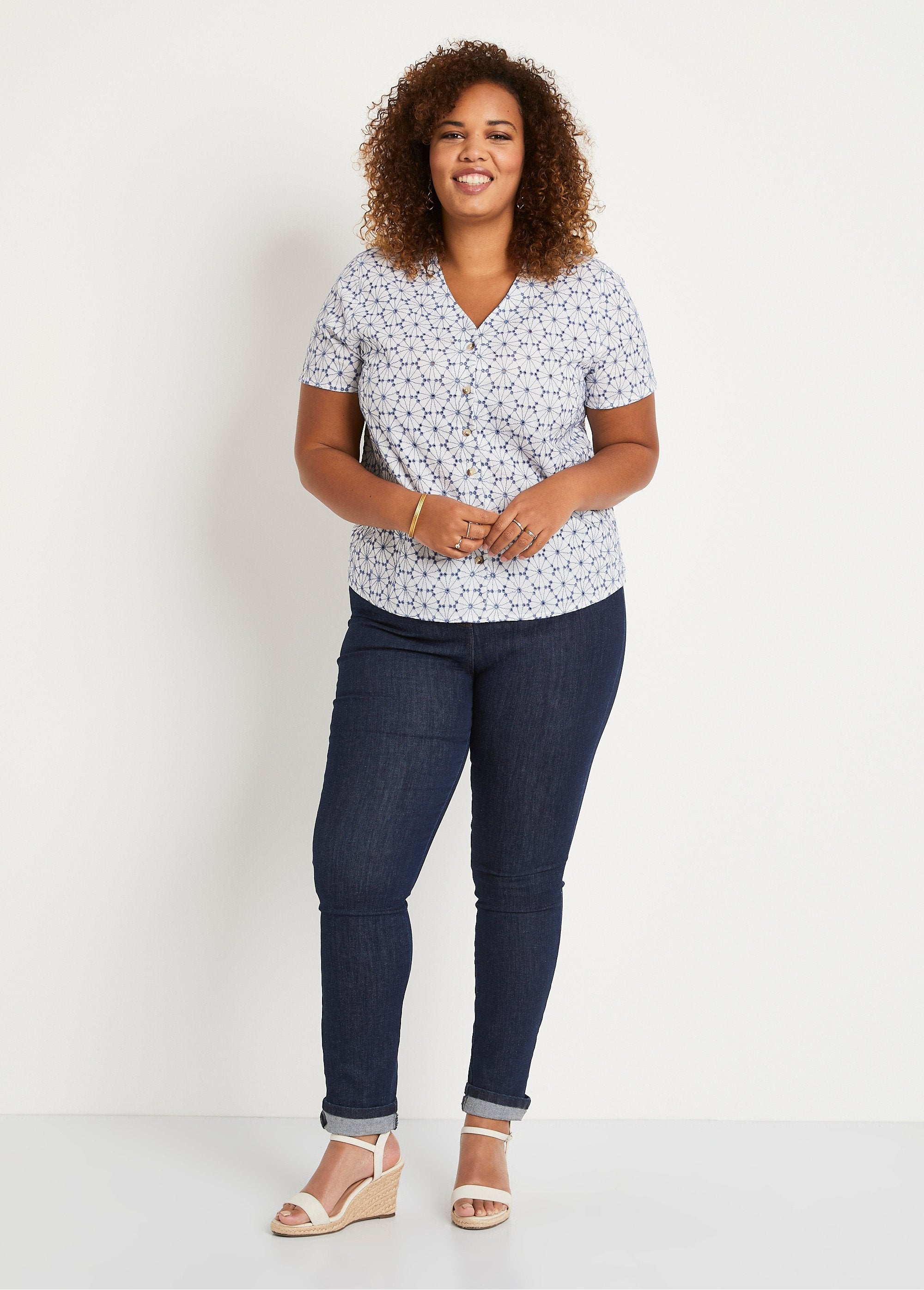 Chemisier_long_col_V_brodé_Blanc_et_bleu_SF1_curvy