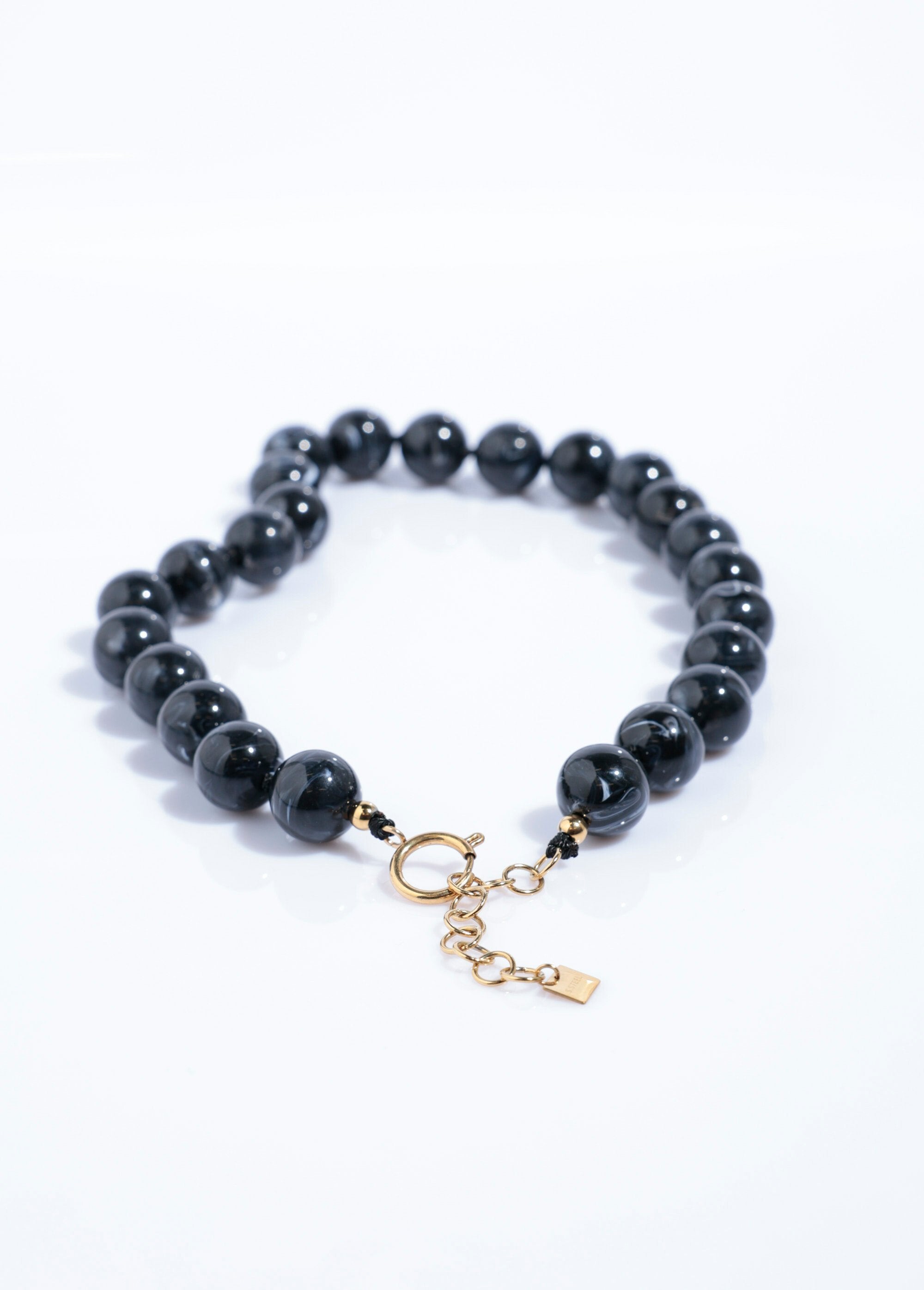 Korte_gemarmerde_ronde_parelketting_Noir_DE2_slim