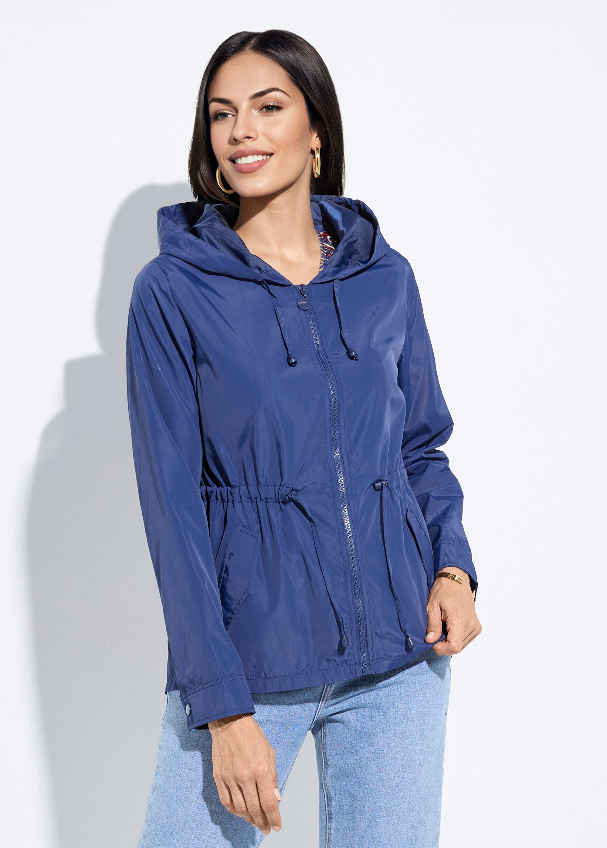 Windjack_met_capuchon_en_strakke_tailleband_Marine_FA1_slim