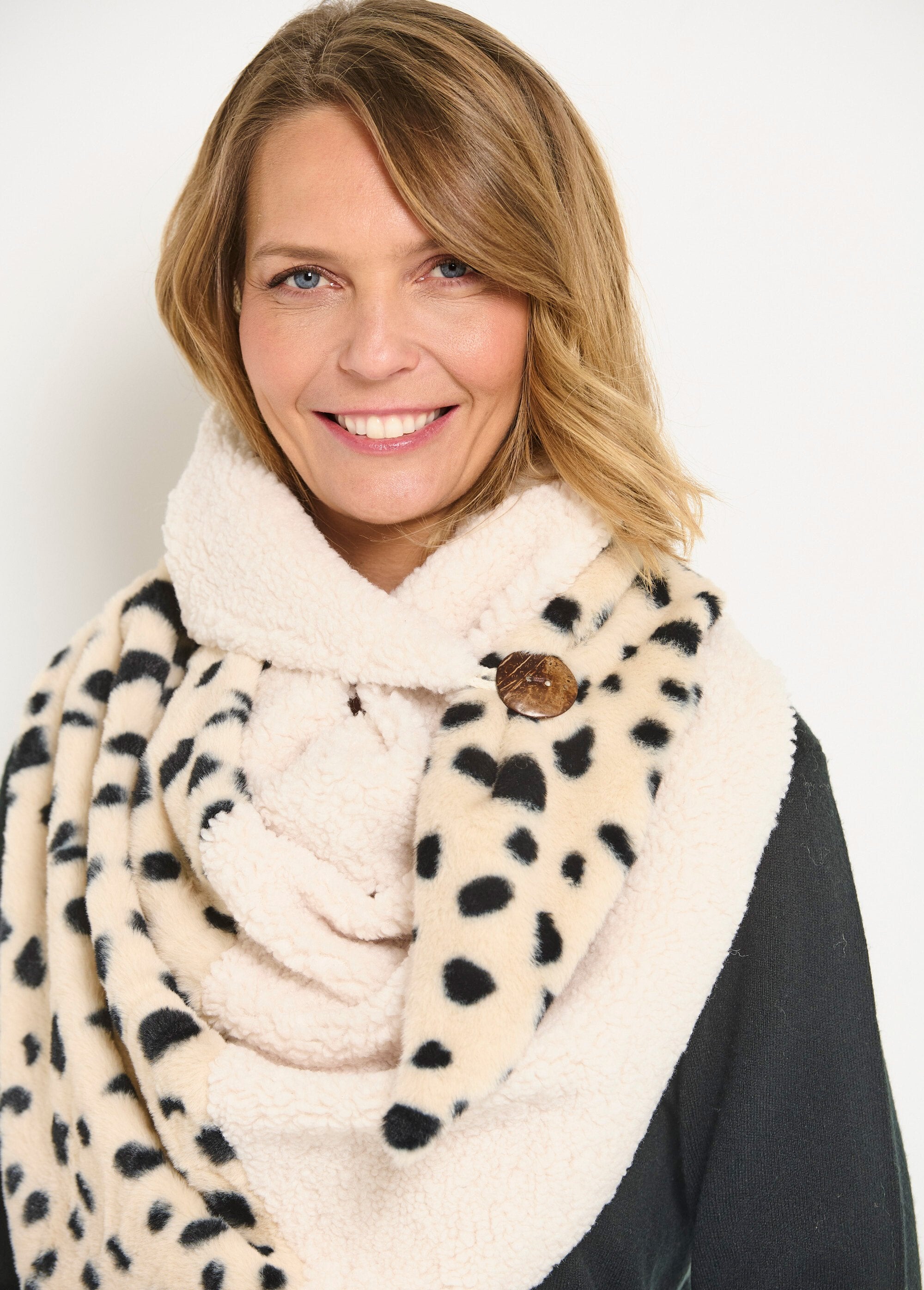 Schouderbedekking_van_warm_bont_met_dierenmotief_Ecru_et_noir_DE1_slim