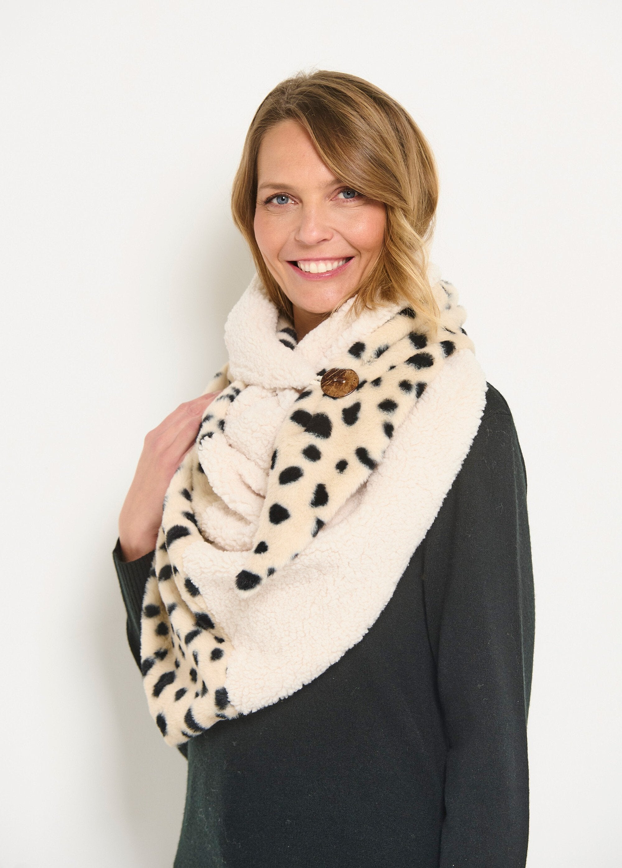 Schouderbedekking_van_warm_bont_met_dierenmotief_Ecru_et_noir_GA1_slim