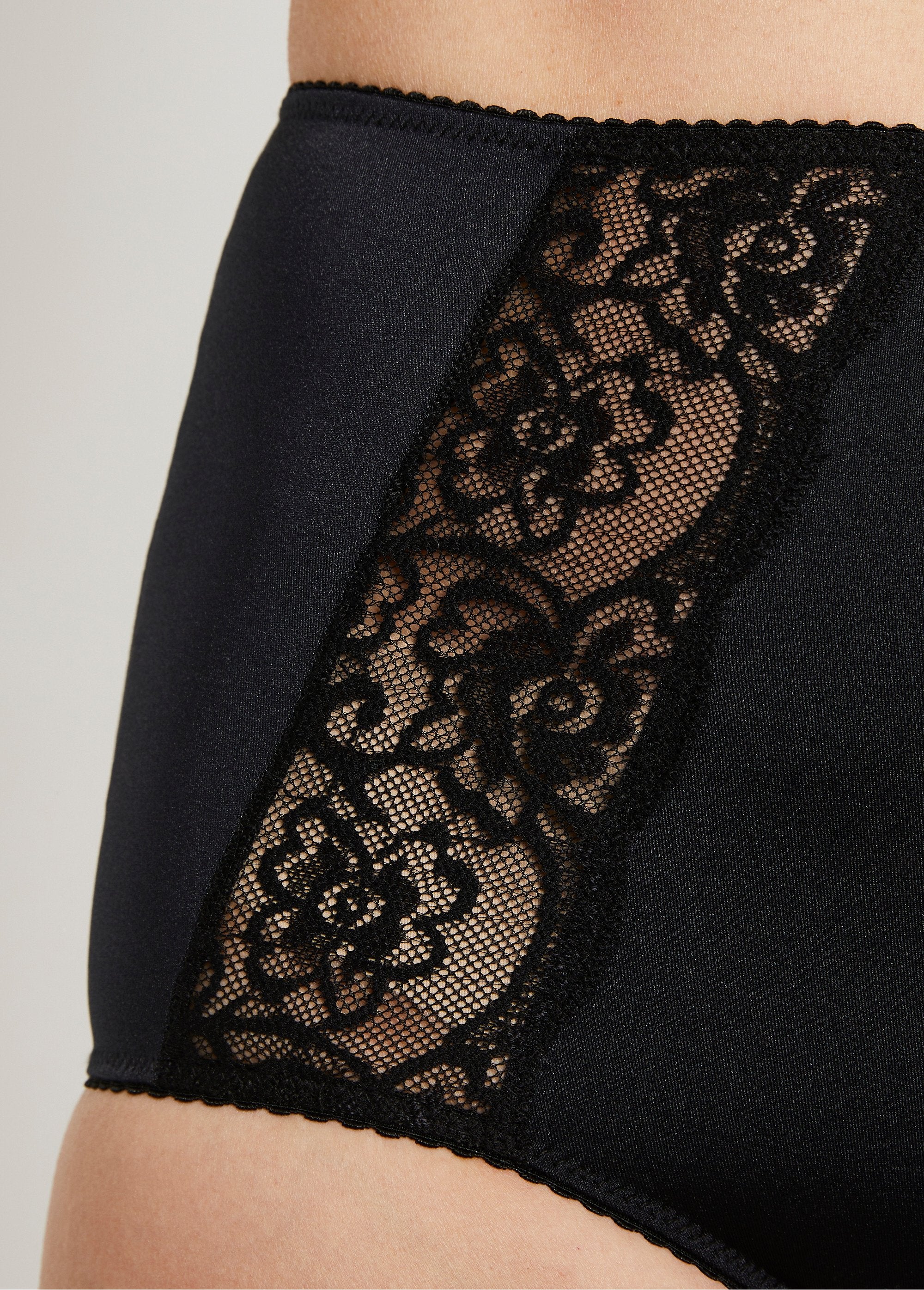 Culotte_enveloppante_dentelle_Noir_DE1_slim