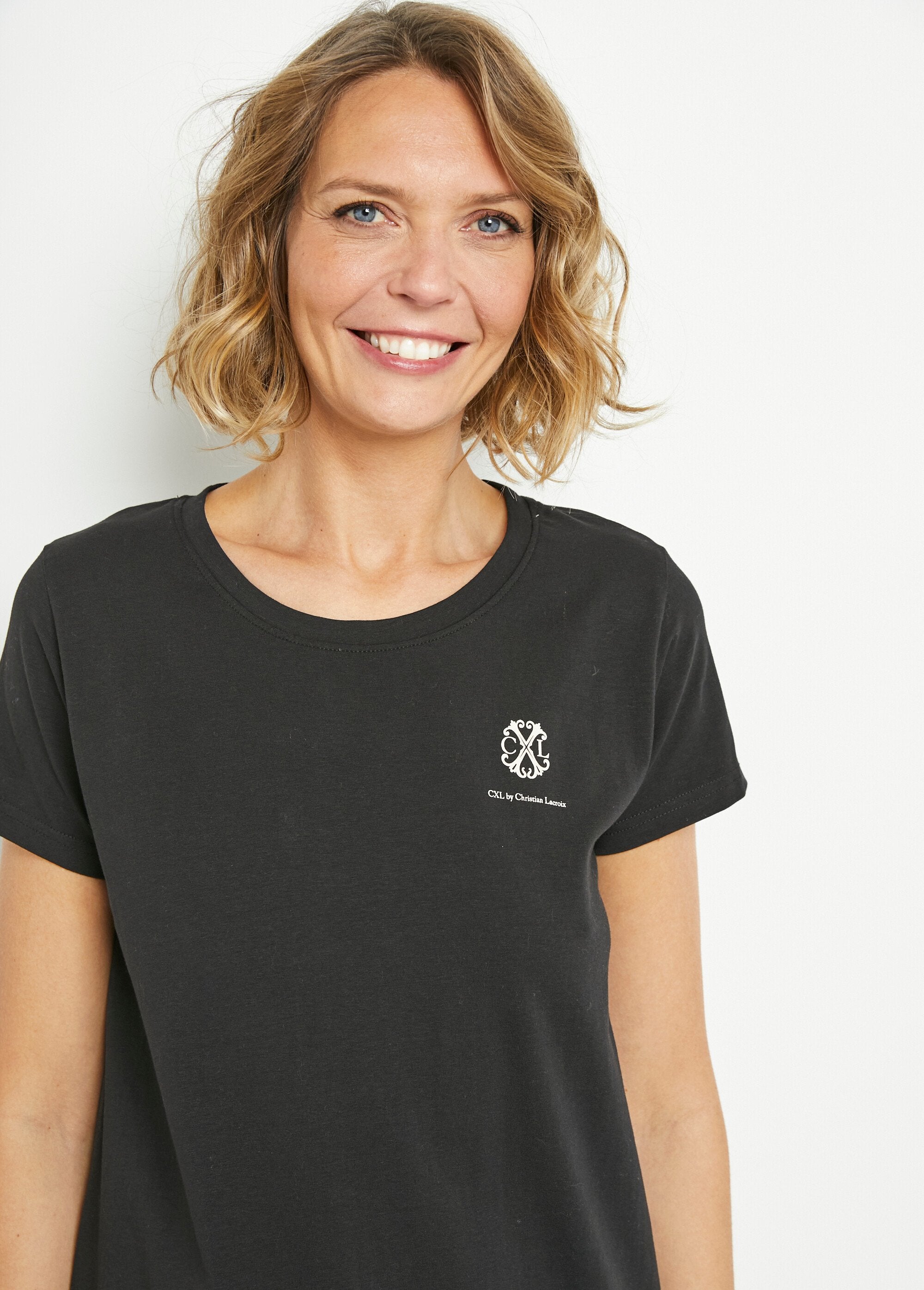 Nuisette_manches_courtes_et_dentelle_Noir_DE1_slim