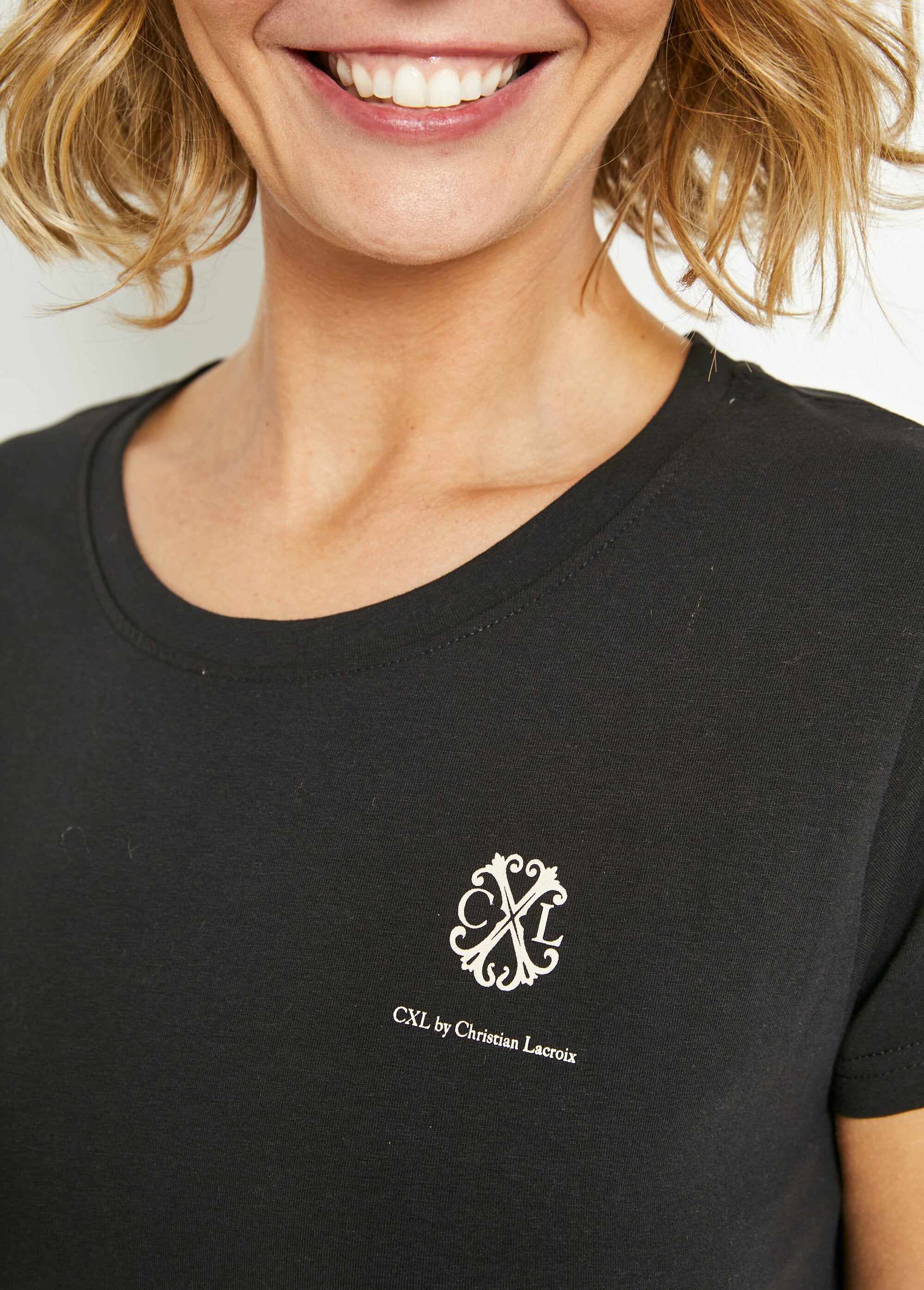 Nuisette_manches_courtes_et_dentelle_Noir_DE2_slim