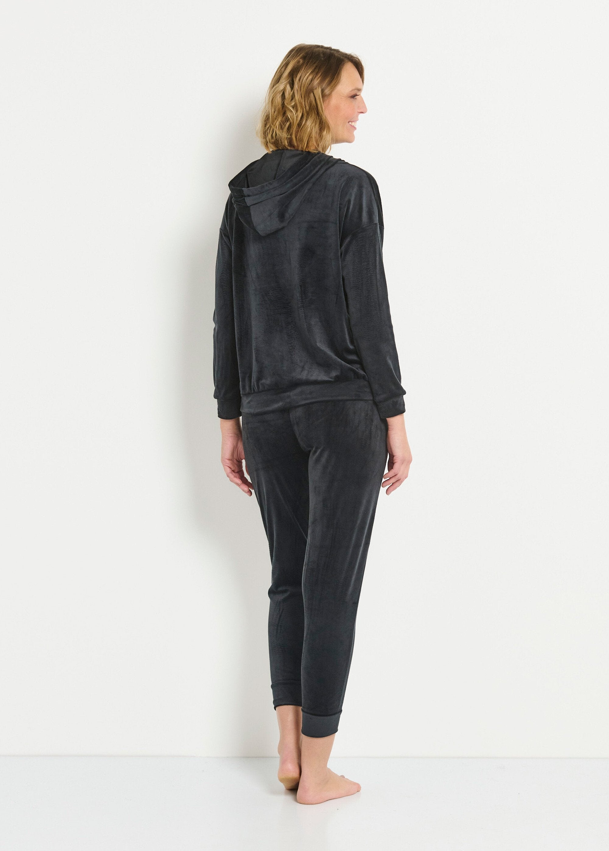 Fluwelen_pyjama_met_capuchon_Noir_DO1_slim