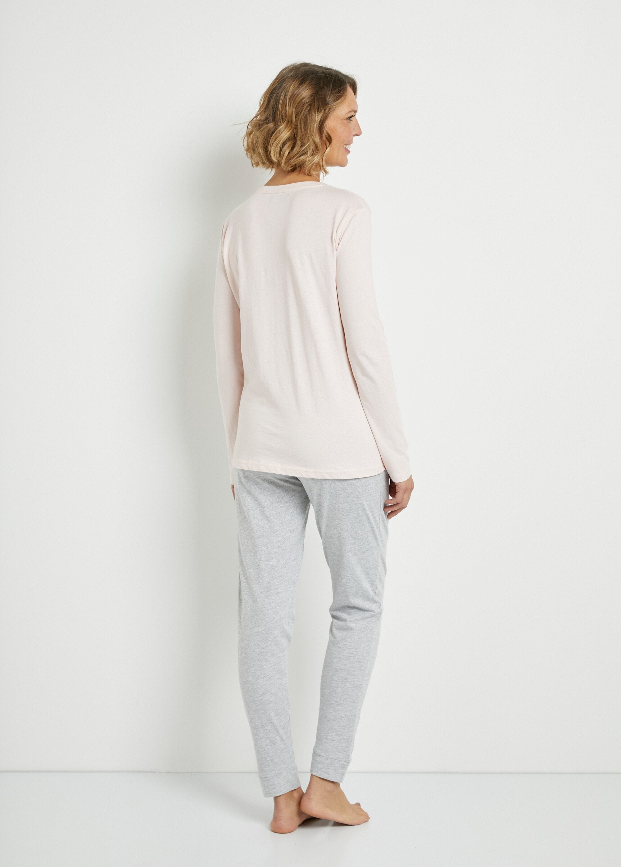 Gebreide_pyjama_met_lange_mouwen_Gris_DO1_slim