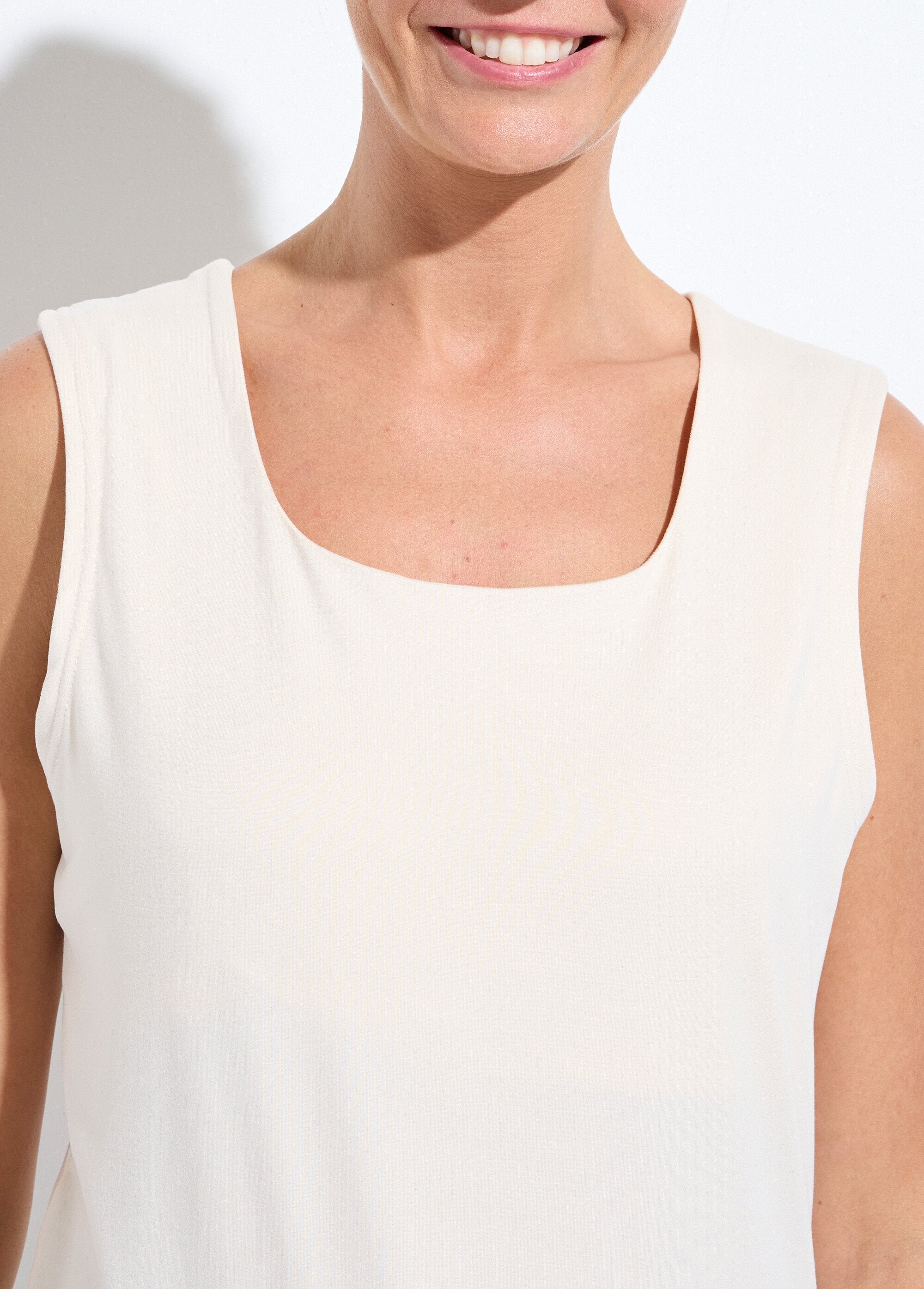 Tanktop_met_danseressenhals_en_brede_banden_Ecru_DE1_slim