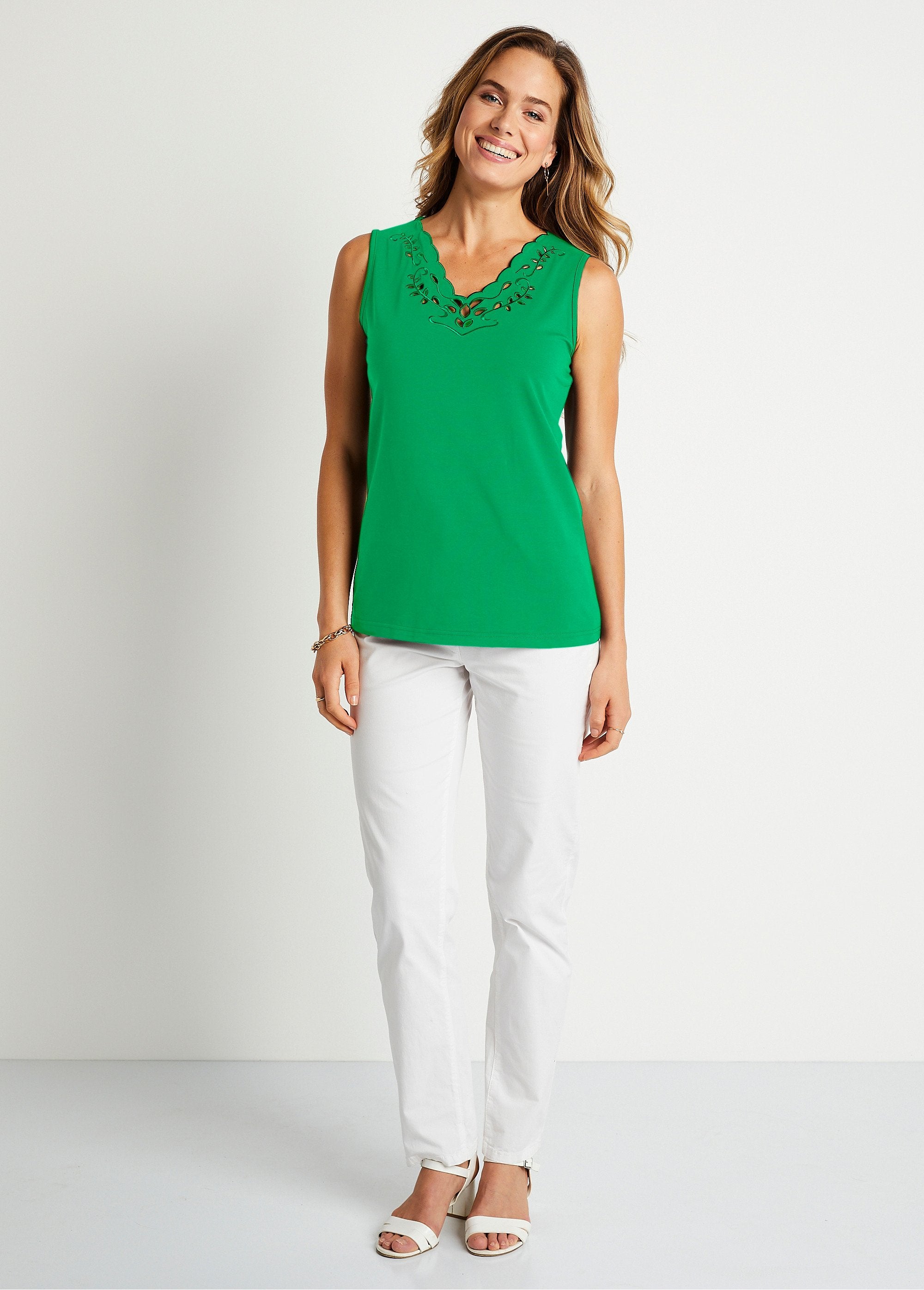 Débardeur_col_V_ajouré_brodé_Vert_SF1_slim