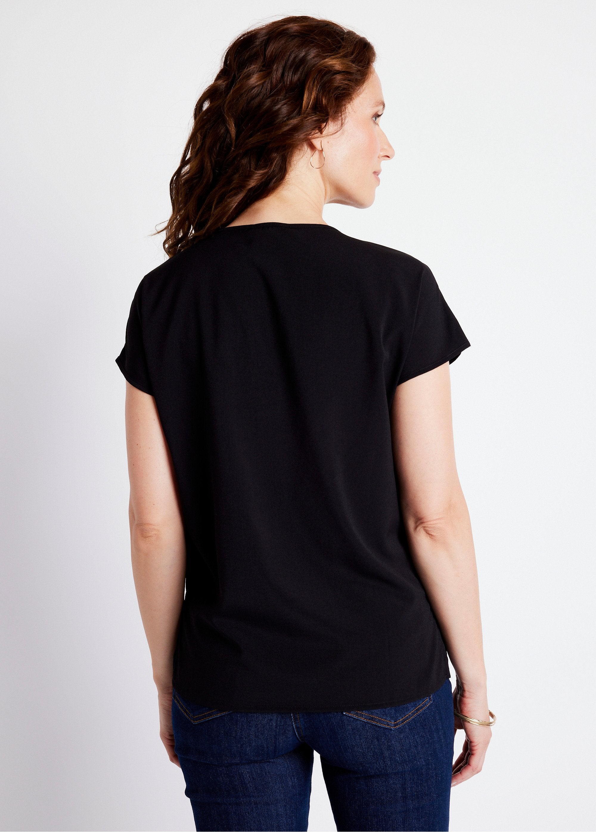 Top_long_manches_courtes_broderies_col_rond_Noir_DO1_slim
