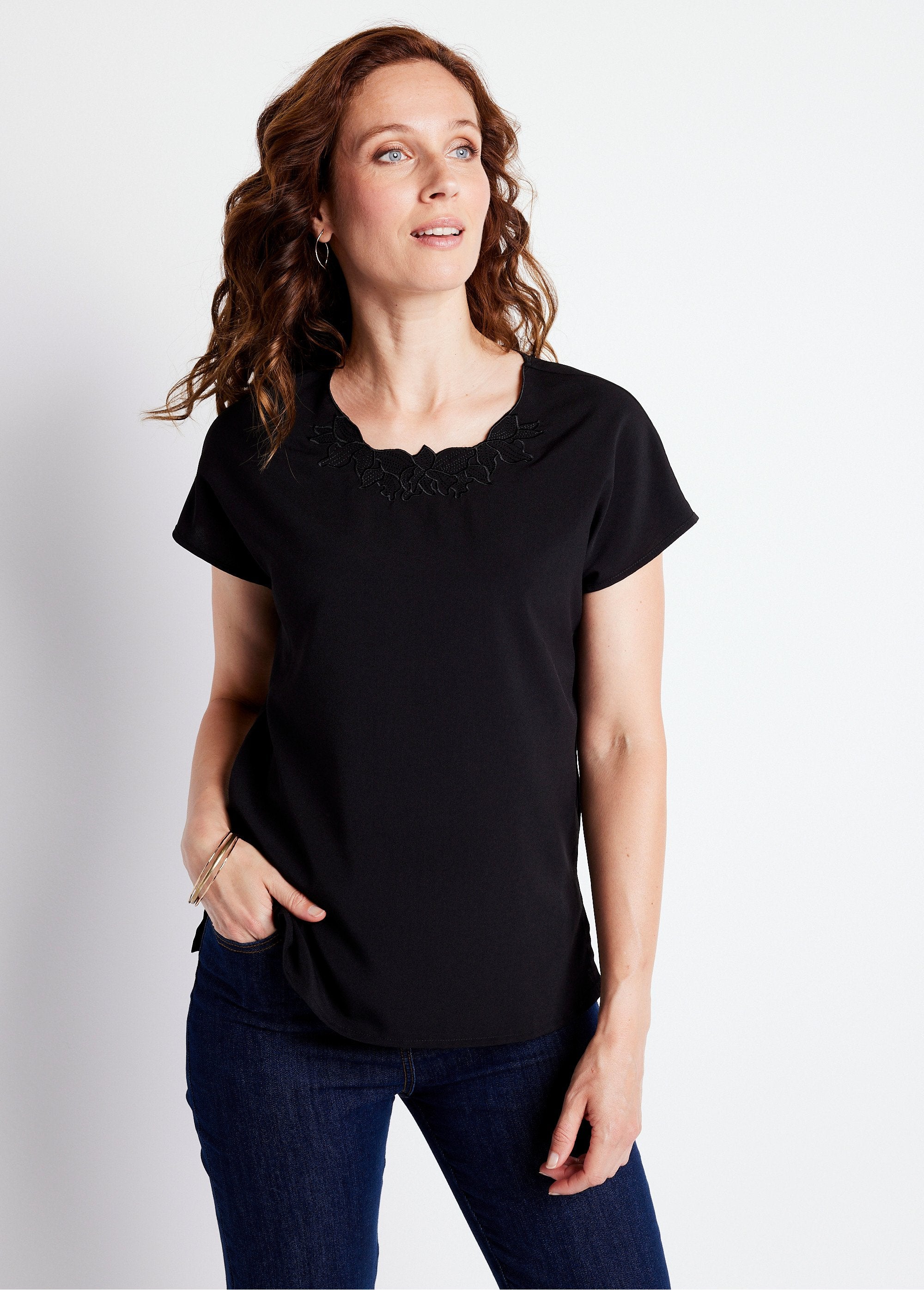 Top_long_manches_courtes_broderies_col_rond_Noir_FA1_slim